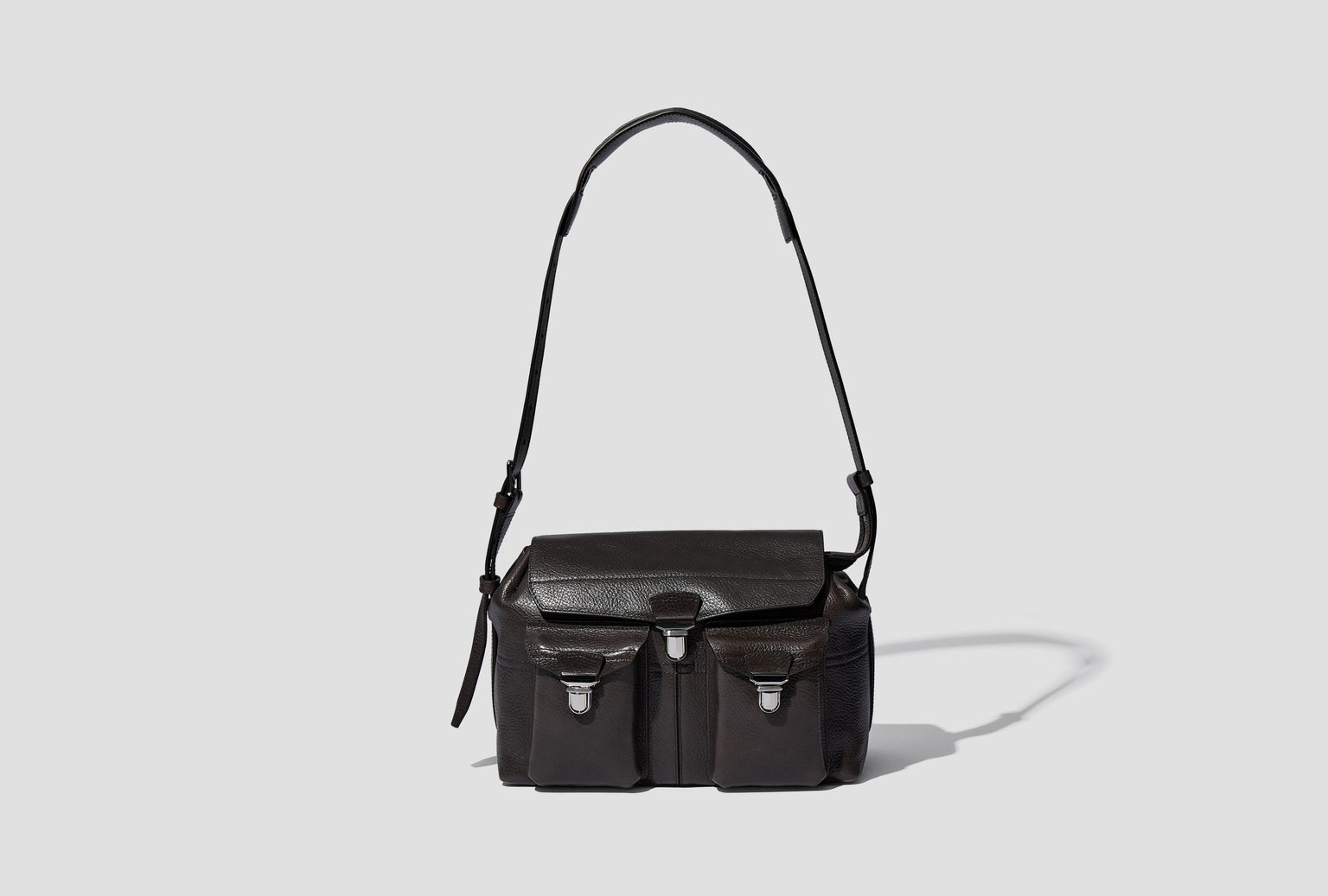 MEDIUM GEAR BAG - GLOSSY VEGETABLE LEATHER BG0096 LL0067 Dark grey