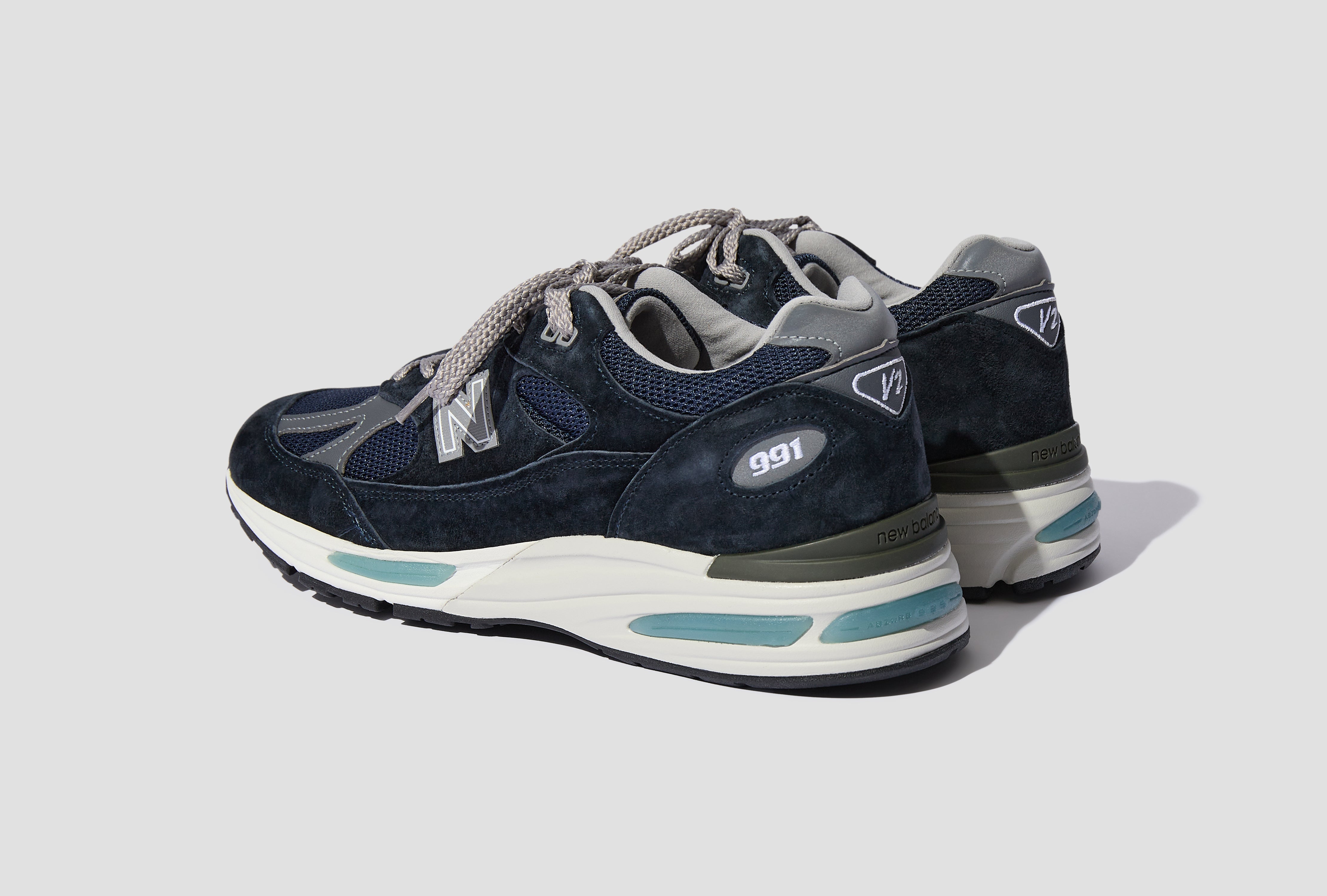 MADE IN UK 991V2 - DARK NAVY/SMOKED PEARL/SILVER U991NV2