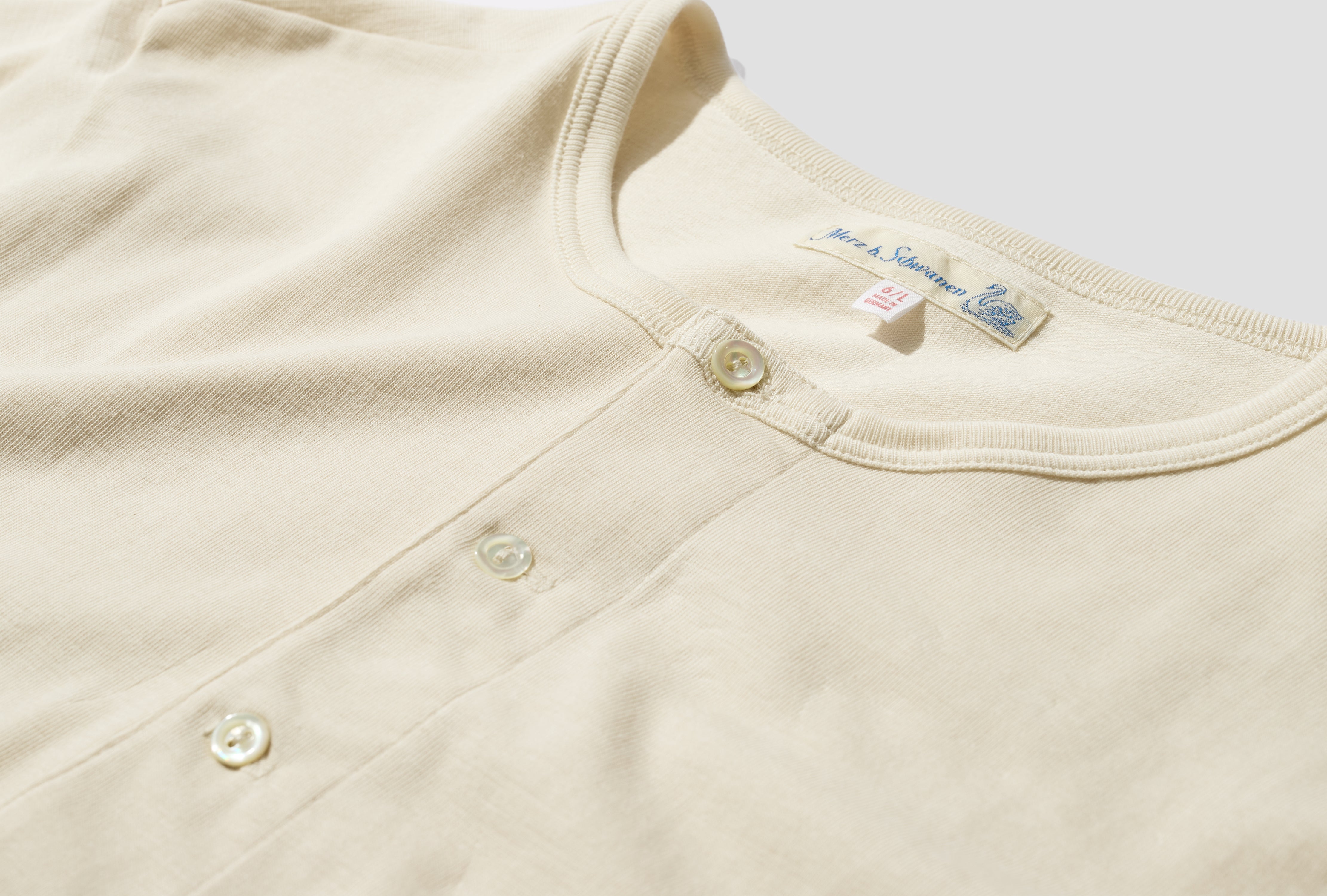 207 MEN'S LOOPWHEELED HENLEY - 7,2OZ/SQ.YD / CLASSIC FIT Off white