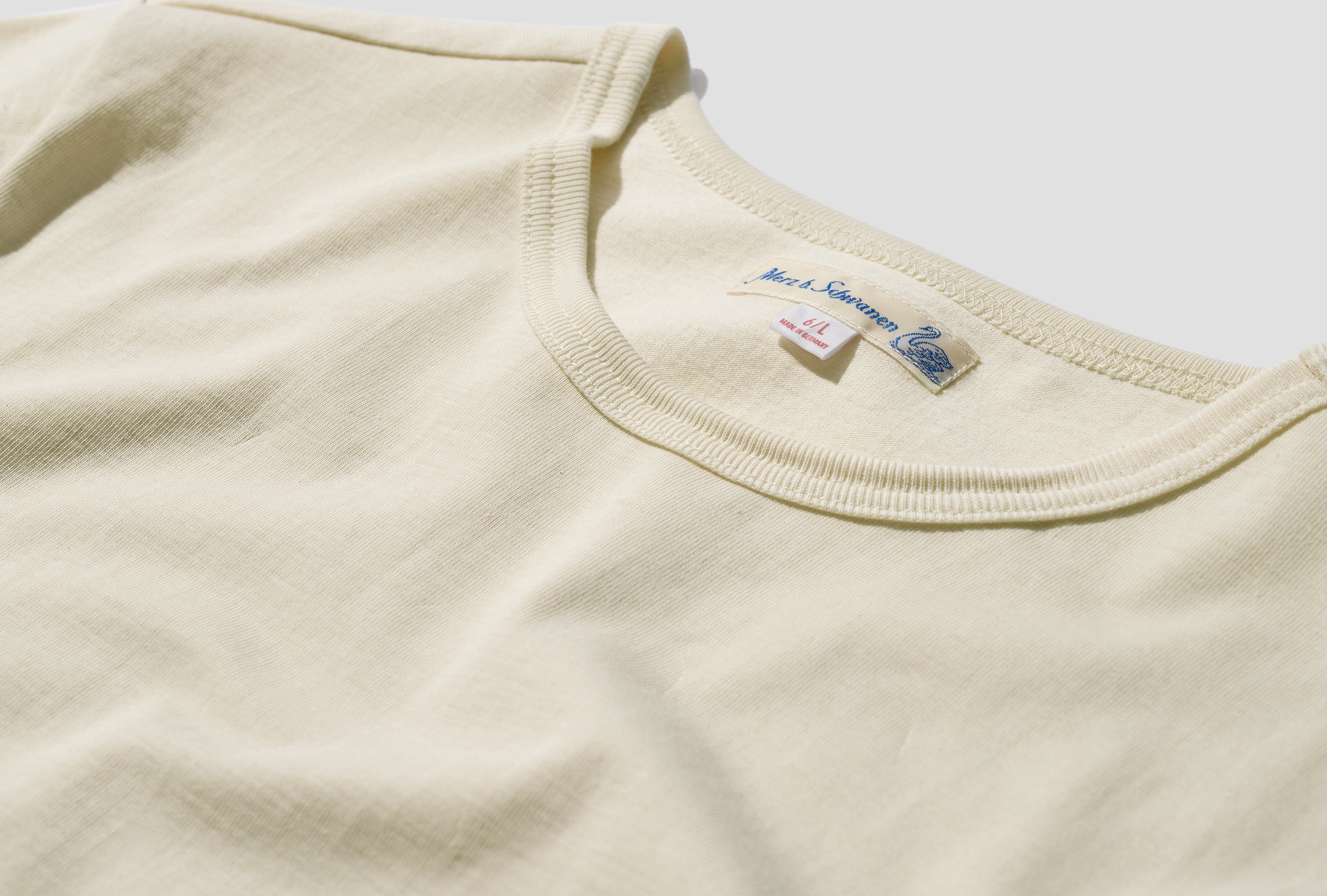215 MEN'S LOOPWHEELED T-SHIRT - 7,2OZ/SQ.YD / CLASSIC FIT Off white