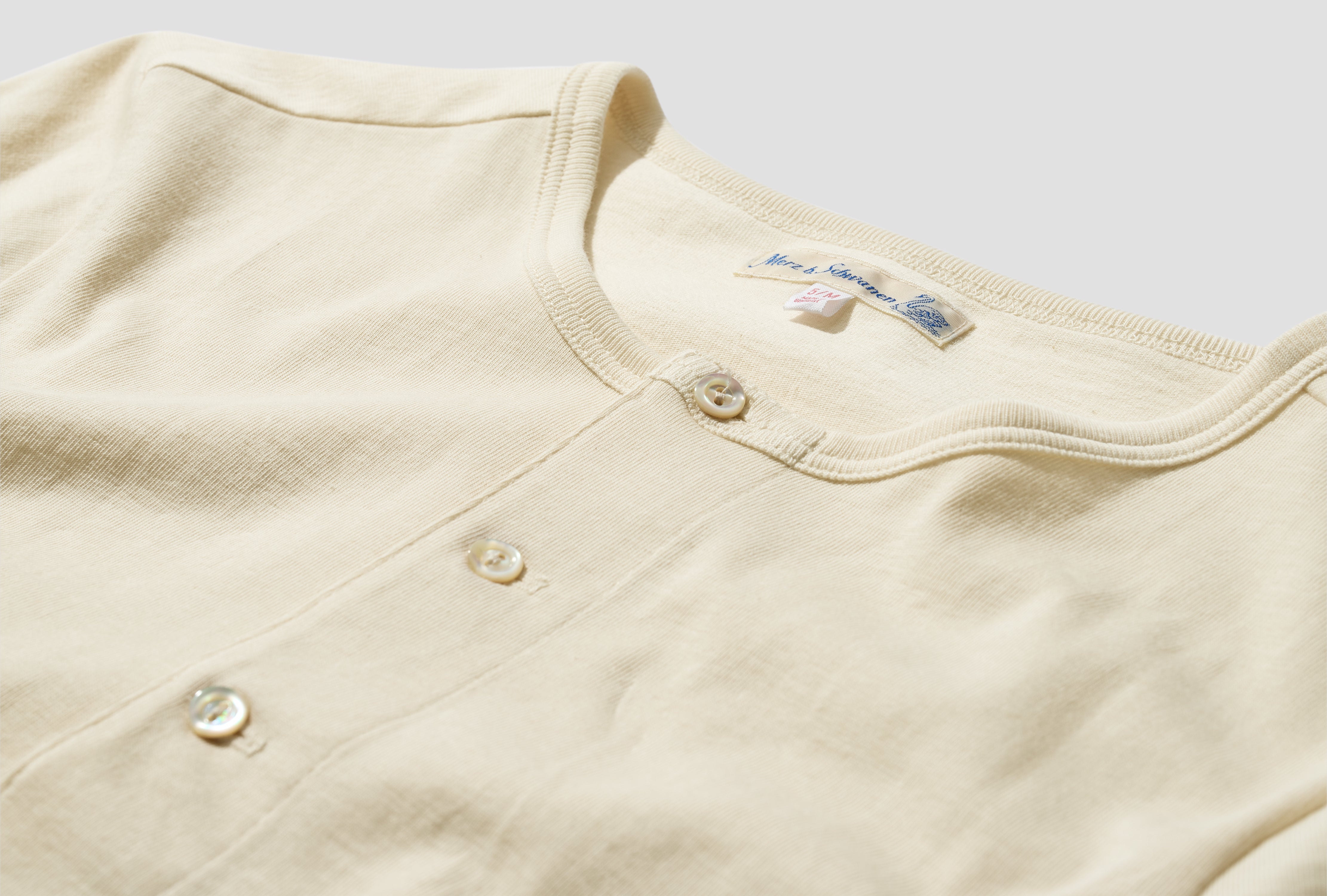 206 MEN’S LOOPWHEELED HENLEY - 7,2OZ/SQ.YD / CLASSIC FIT Off white