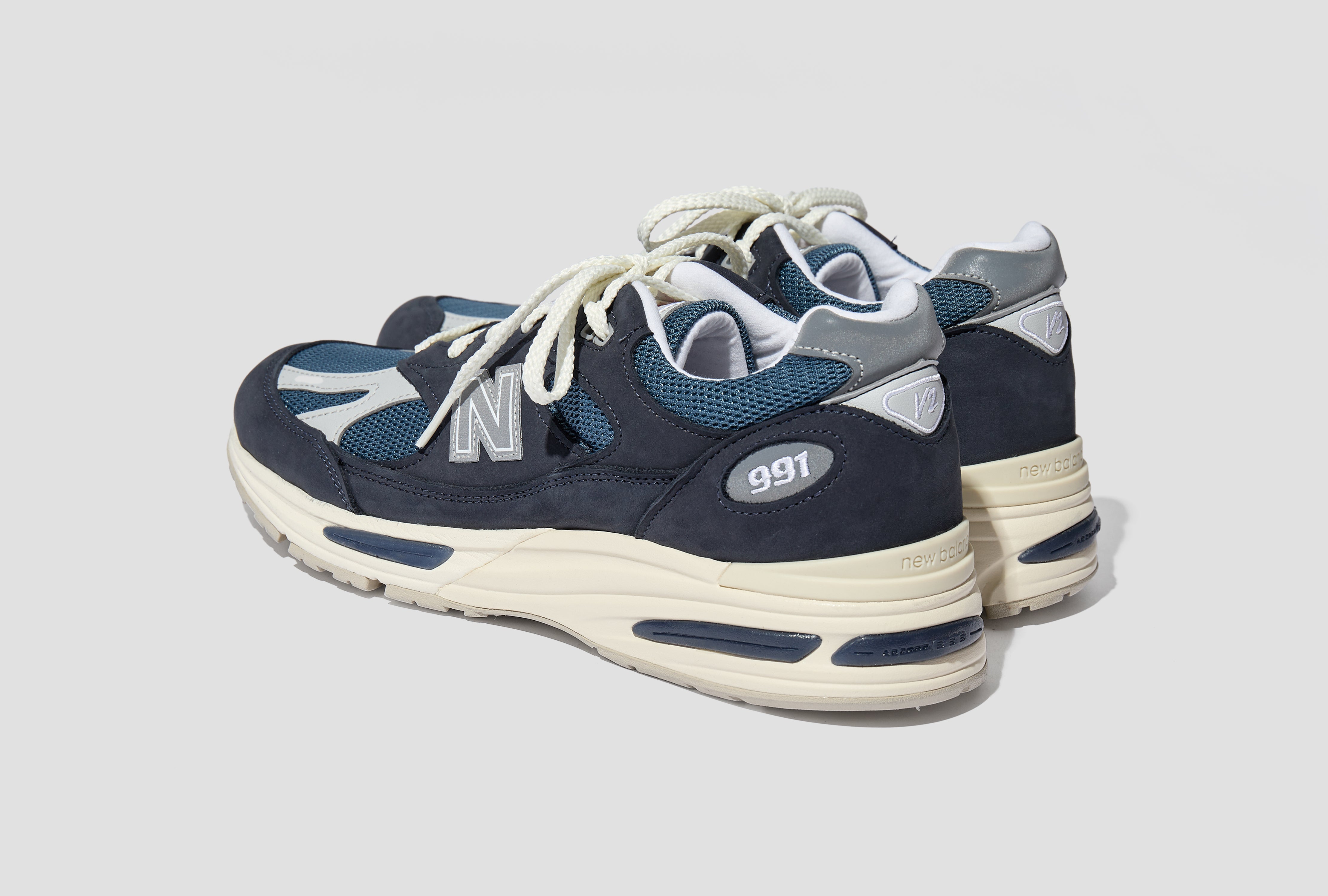 MADE IN UK 991V2 - TOTAL ECLIPSE/INDIAN TEAL U991VN2