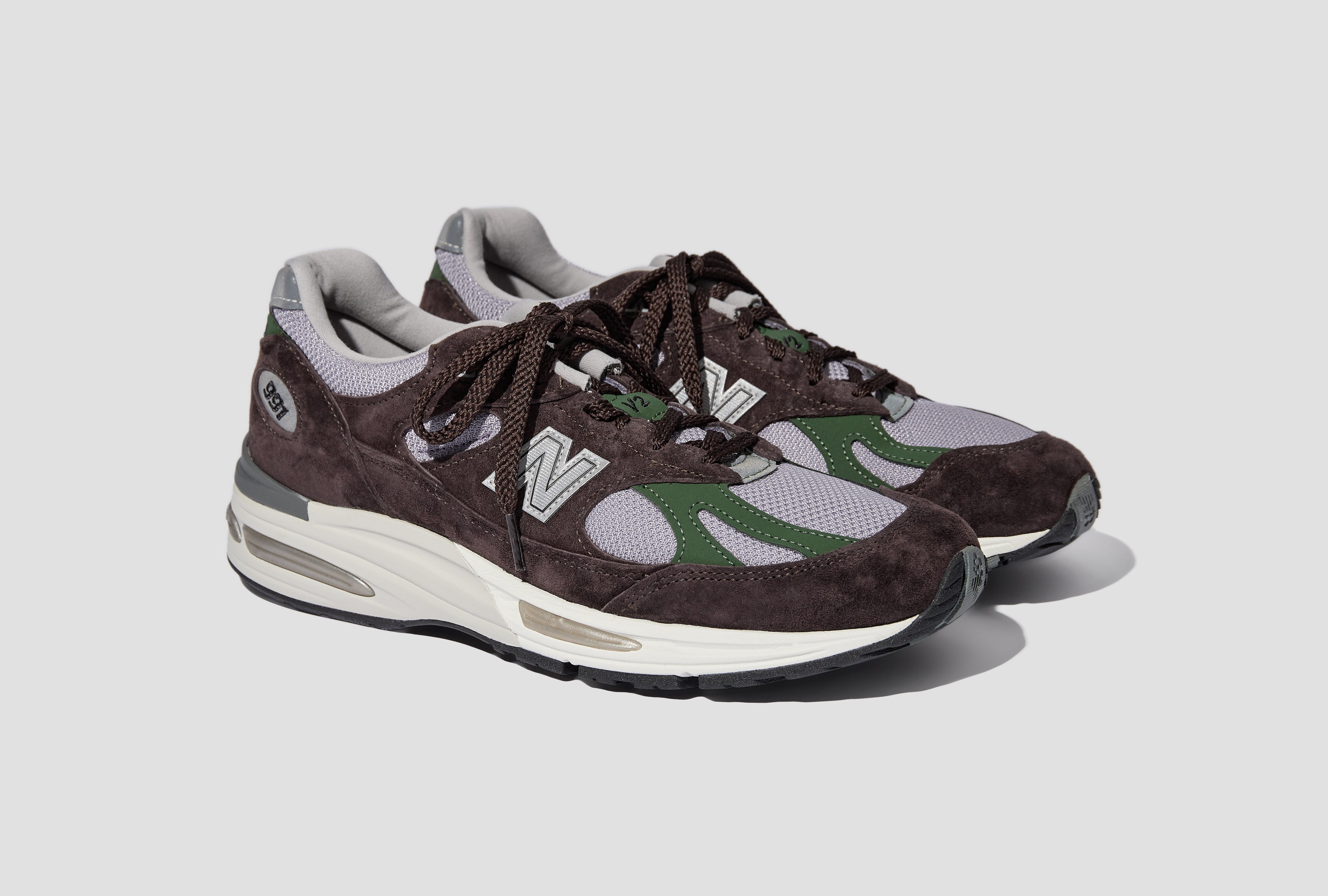 MADE IN UK 991V2 - LICORICE/LAVENDER GRAY U991BP2