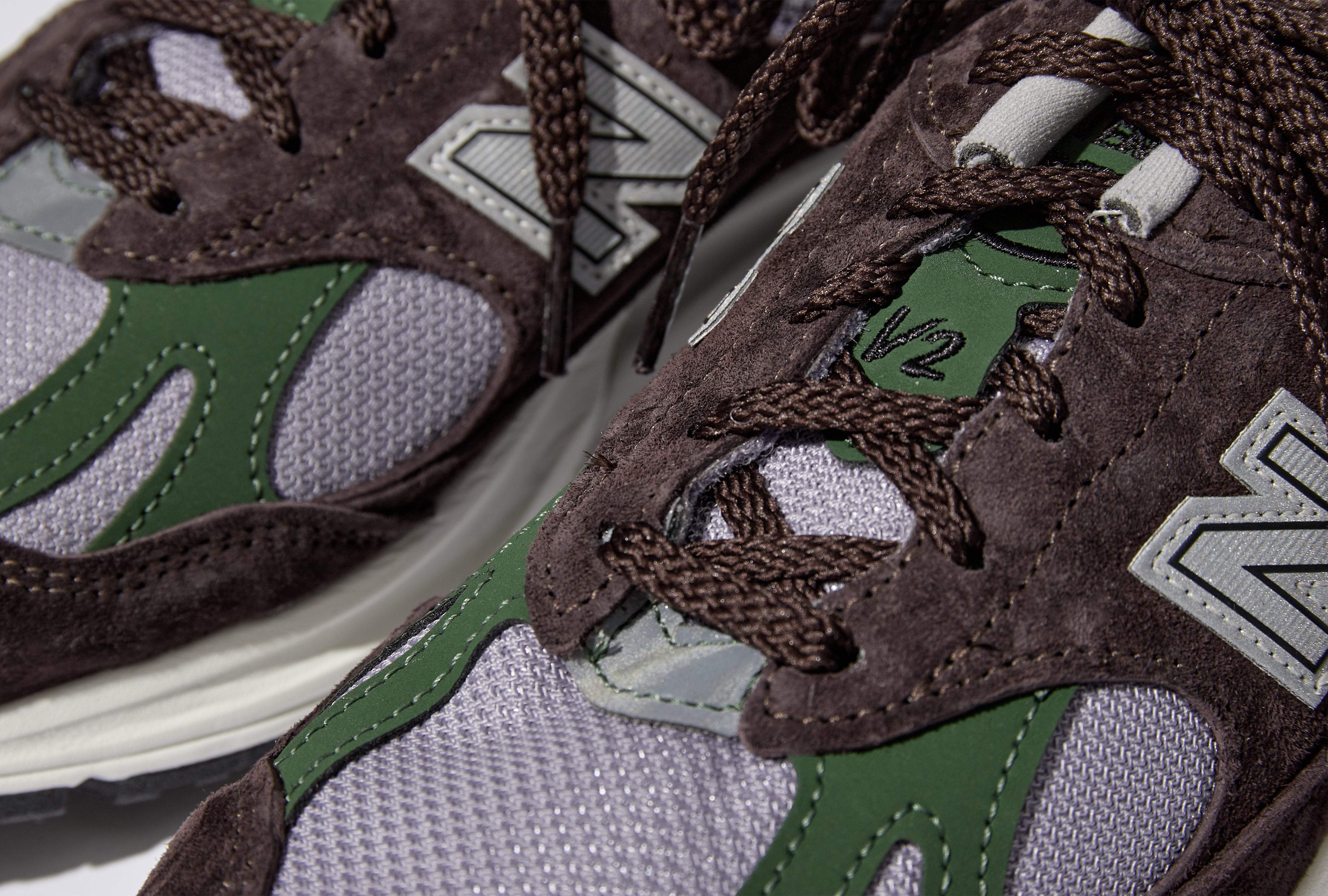 MADE IN UK 991V2 - LICORICE/LAVENDER GRAY U991BP2
