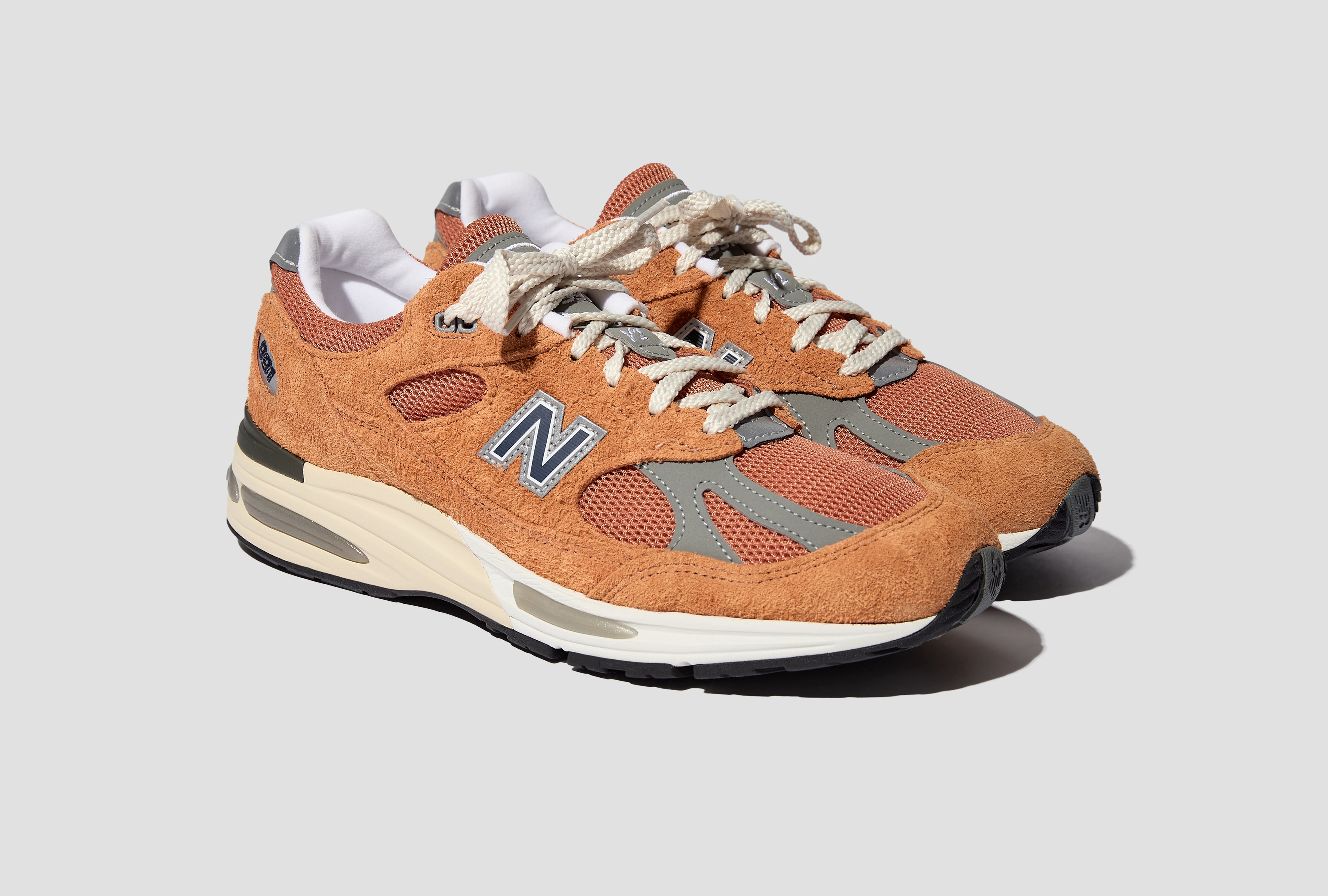 MADE IN UK 991V2 - GOLD EARTH/GOLDEN OCHRE U991OV2