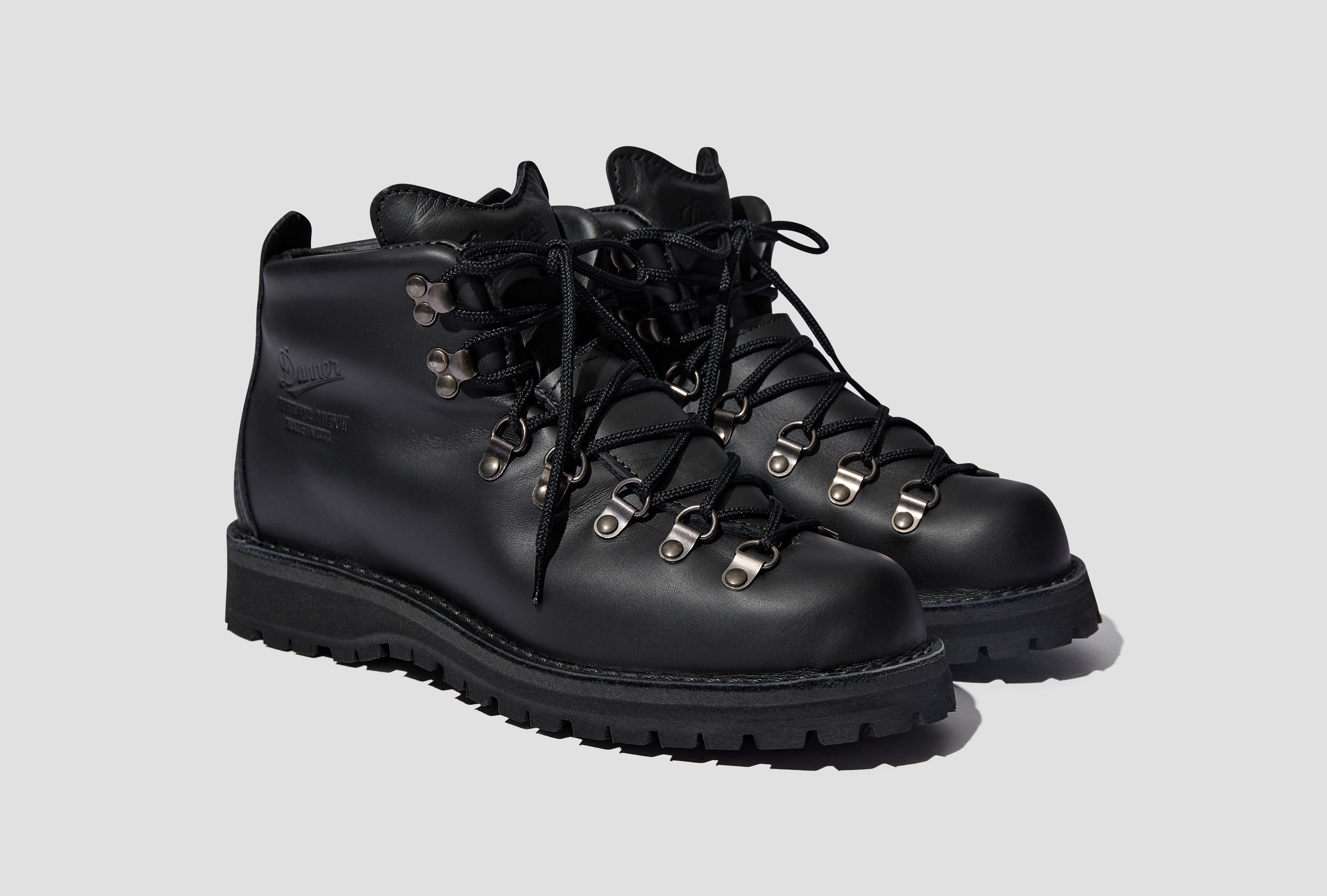 Danner mountain outlet light 2 black