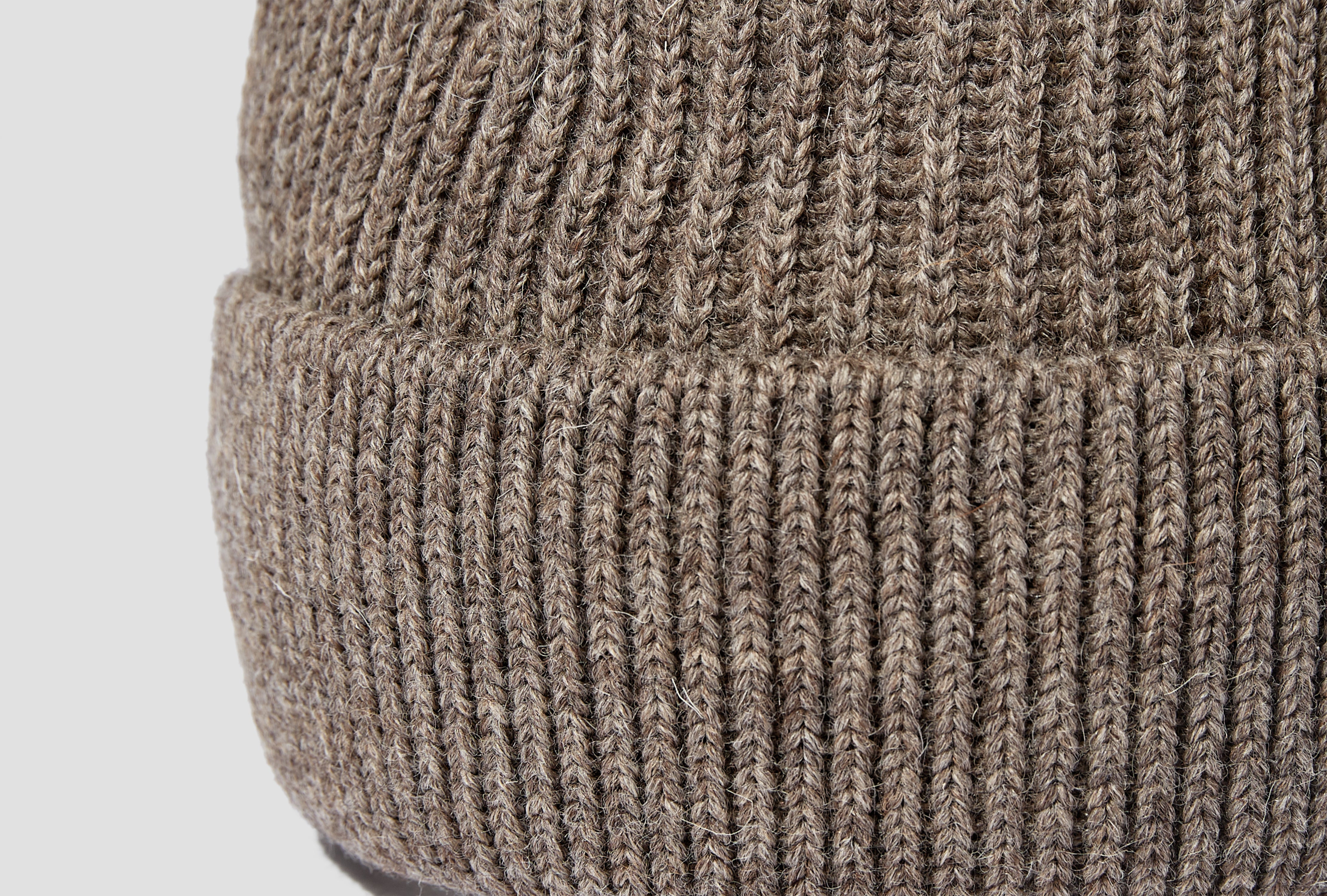 BEANIE MEDIUM - G5 / UNDYED YARN Light brown