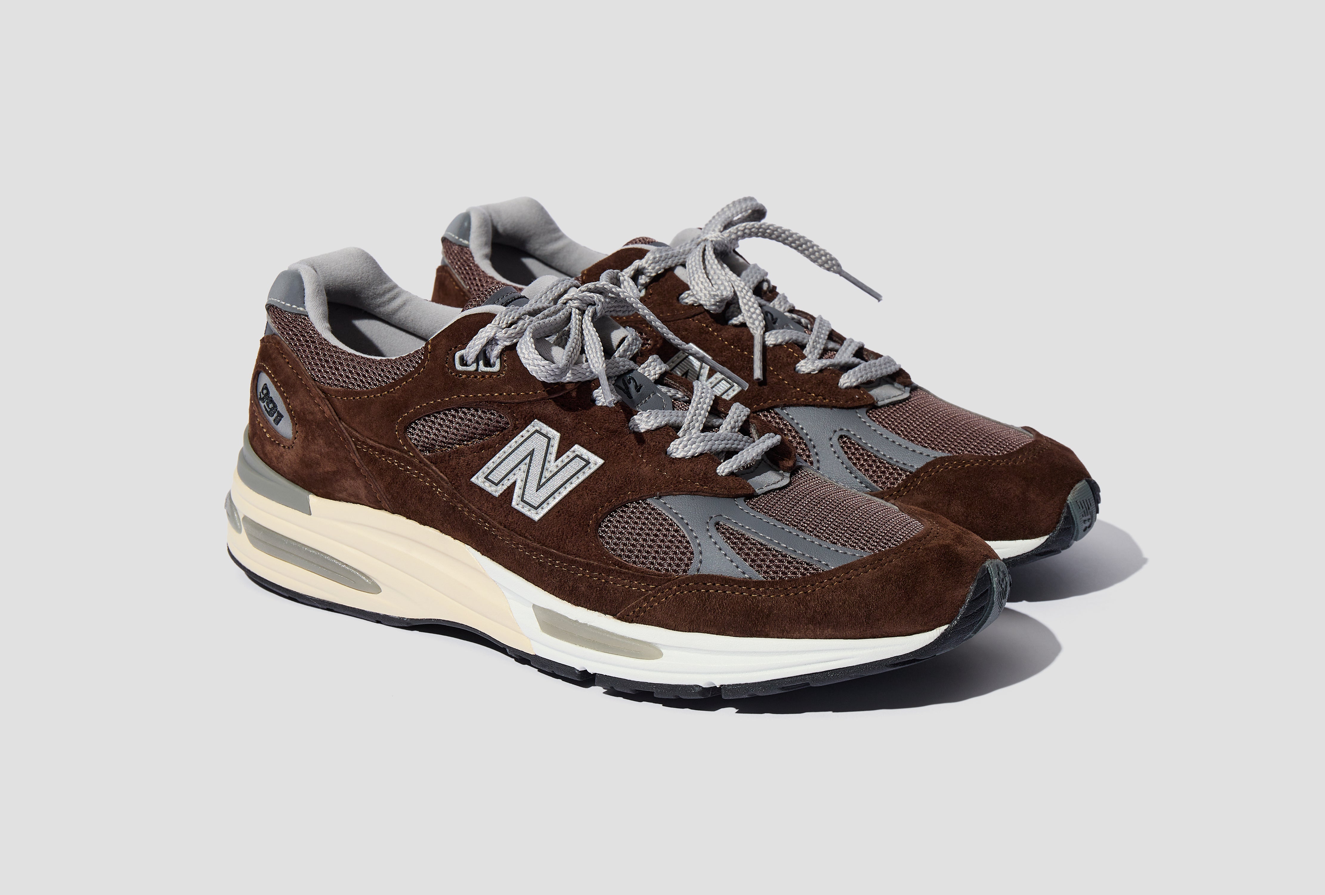 MADE IN UK 991V2 - PINECONE/BROWN U991BR2