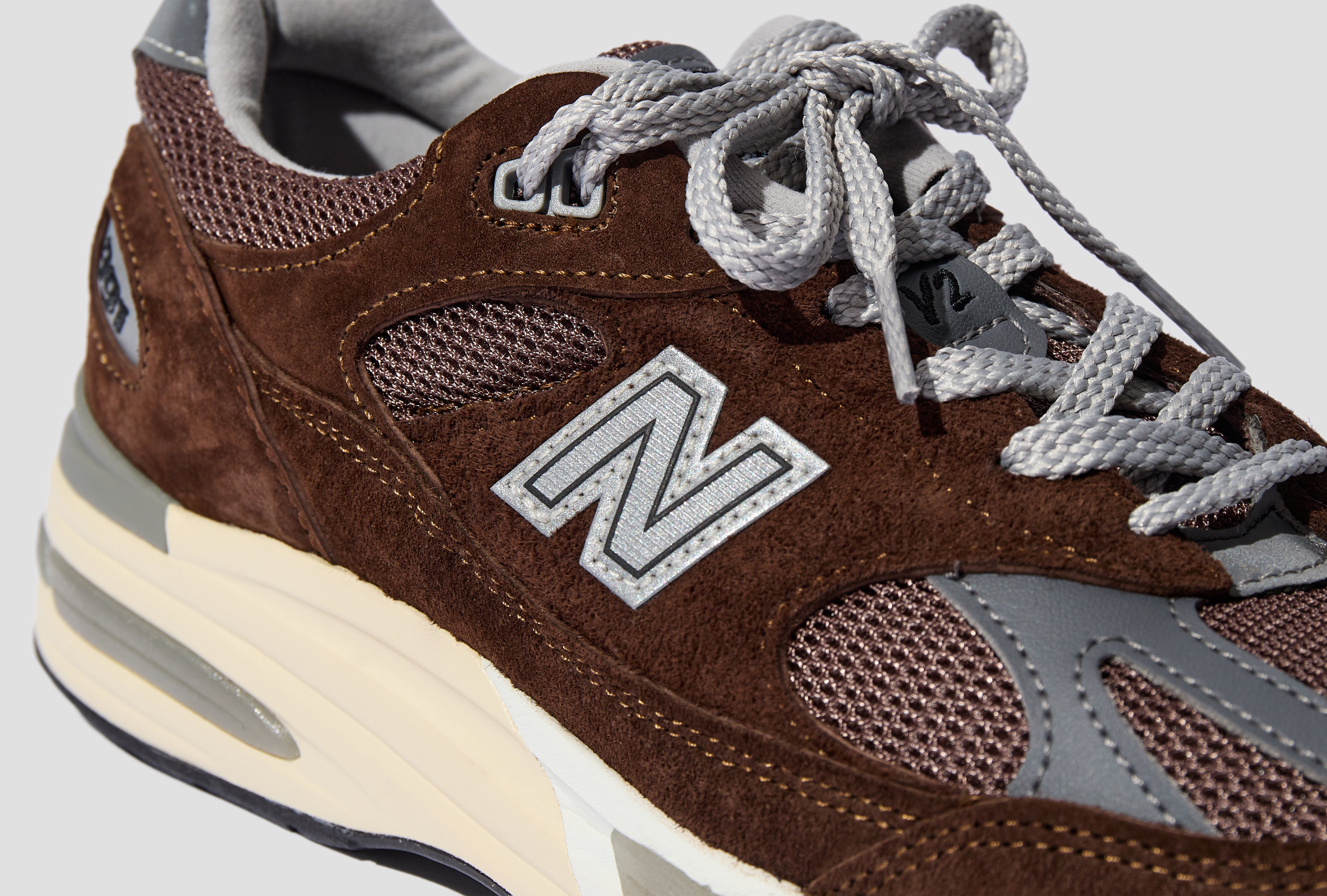 MADE IN UK 991V2 - PINECONE/BROWN U991BR2