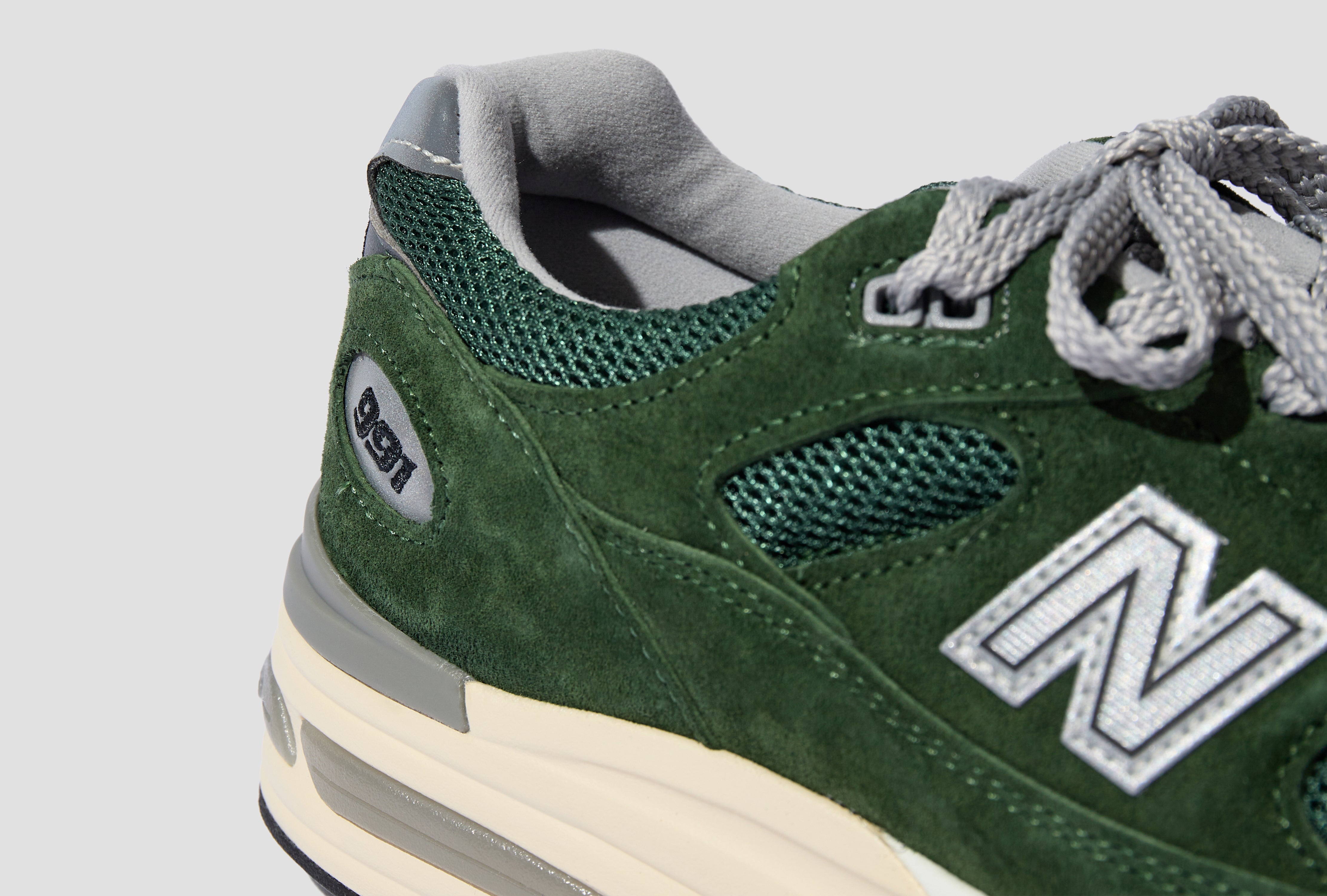 MADE IN UK 991V2 - KOMBU GREEN/BLACK FOREST U991GR2