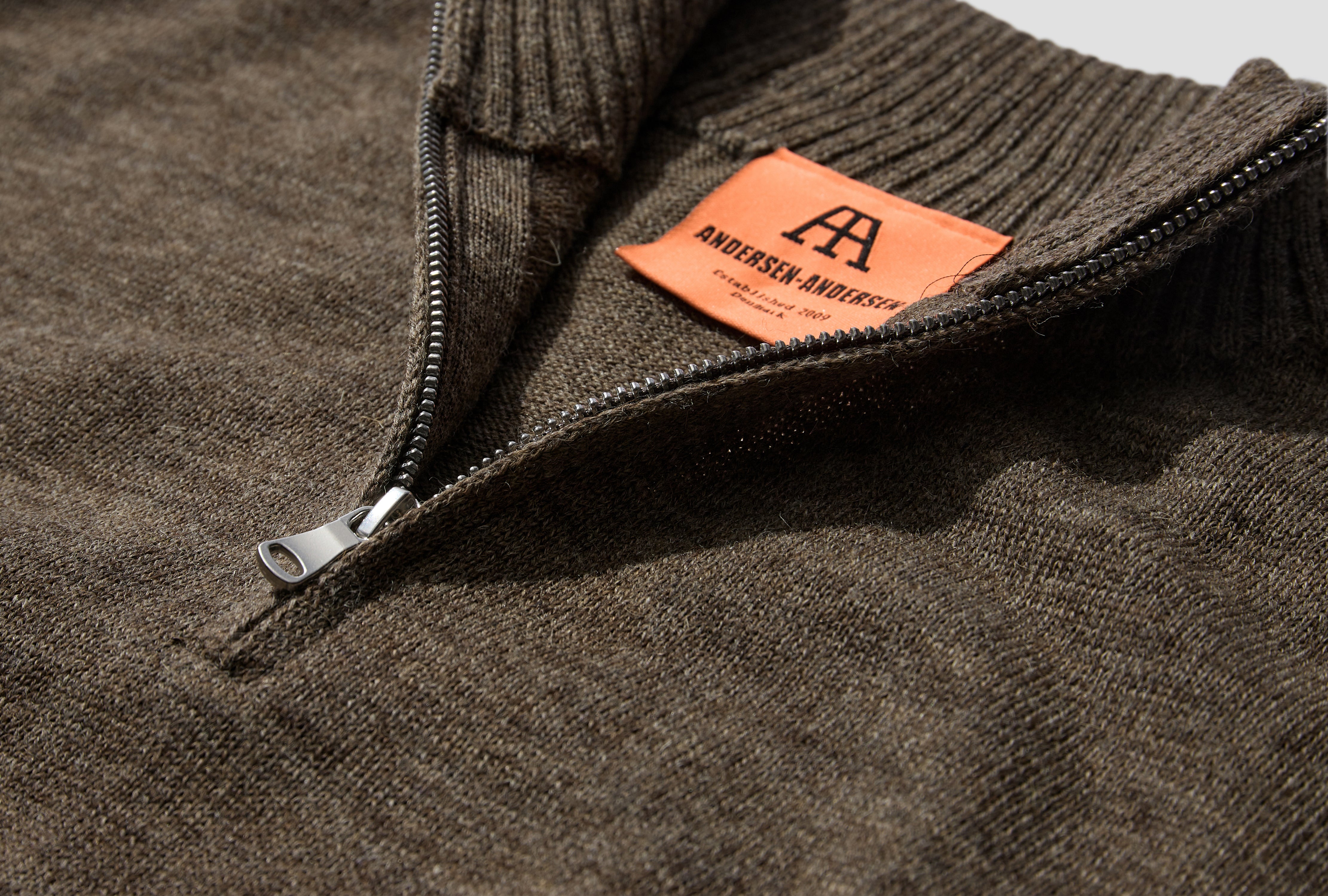 SEAMAN HALF-ZIP - G7 / UNDYED YARN Light brown