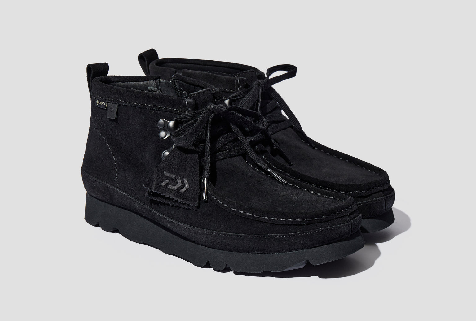 CLARKS ORIGINALS × DAIWA ANGLER'S WALLABEE GTX SP 88-32-0002-704 Black