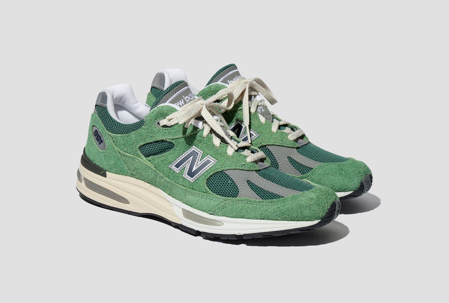 MADE IN UK 991V2 - MINERAL GREEN/COMFREY U991GV2