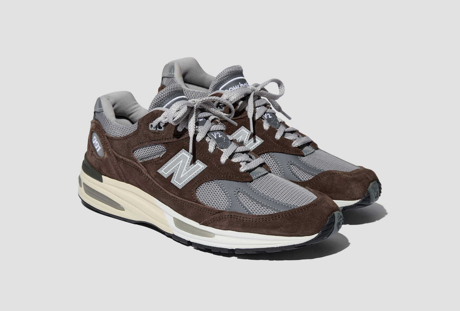 MADE IN UK 991V2 - SLATE BLACK/ALLOY U991BG2
