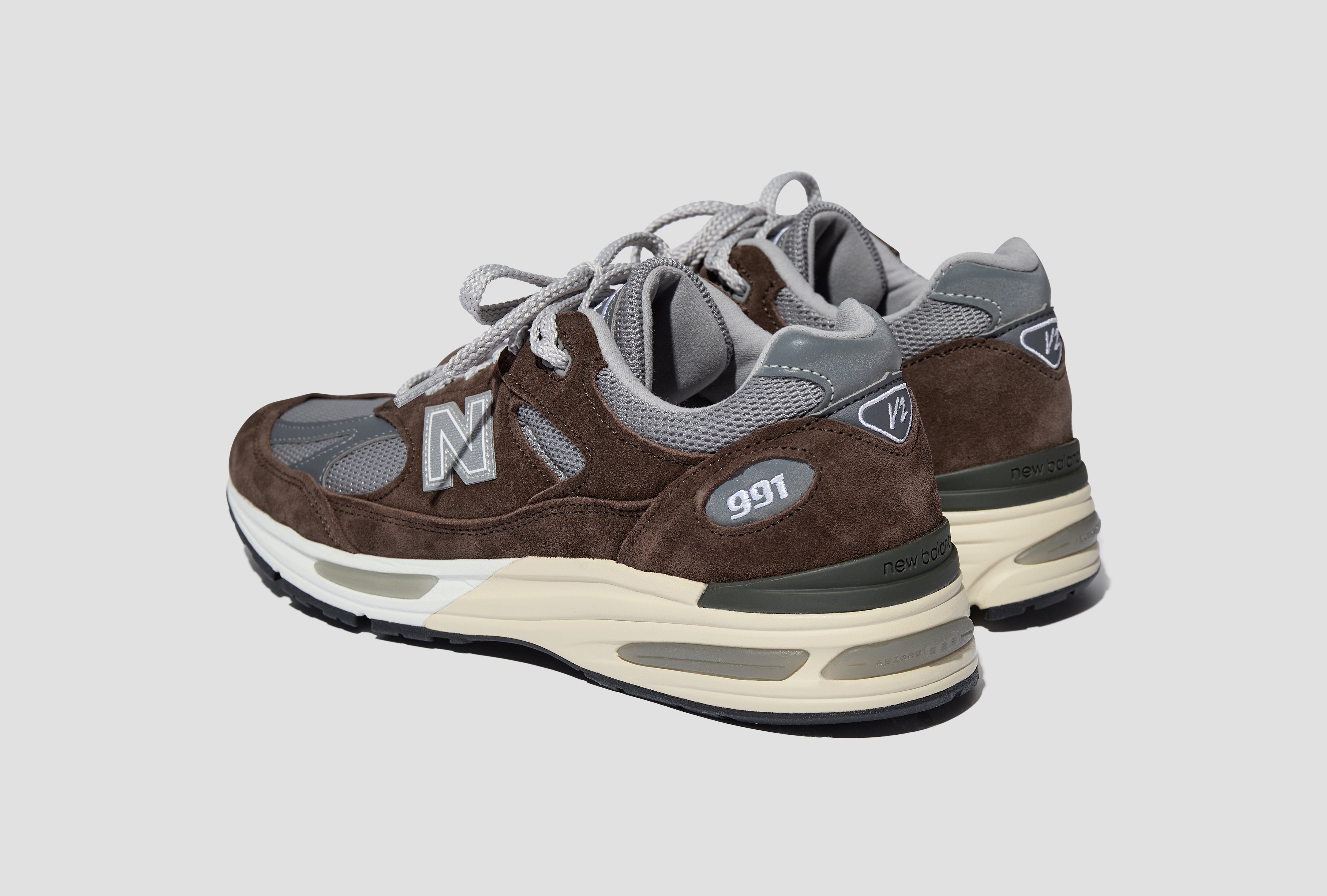 MADE IN UK 991V2 - SLATE BLACK/ALLOY U991BG2
