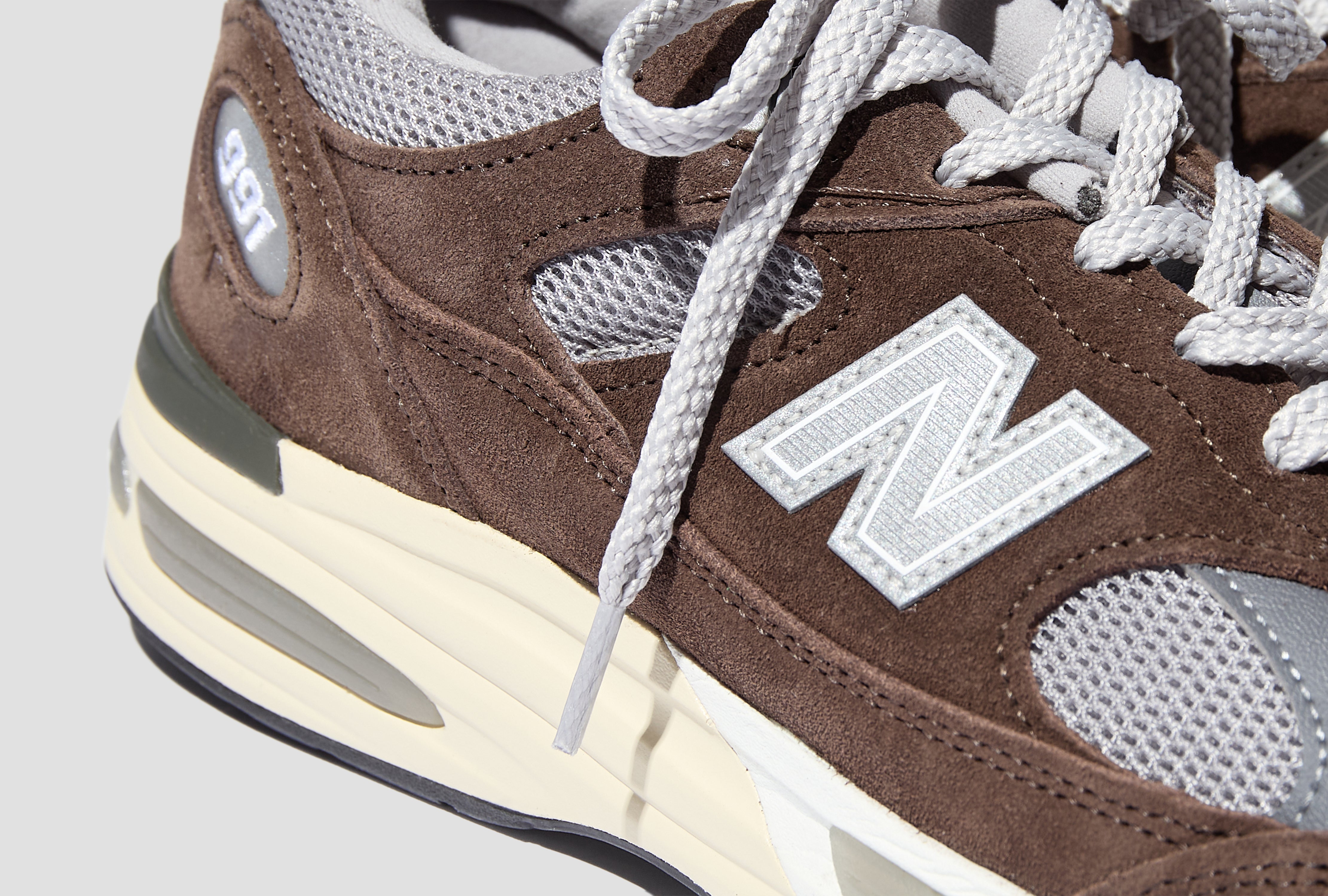 MADE IN UK 991V2 - SLATE BLACK/ALLOY U991BG2