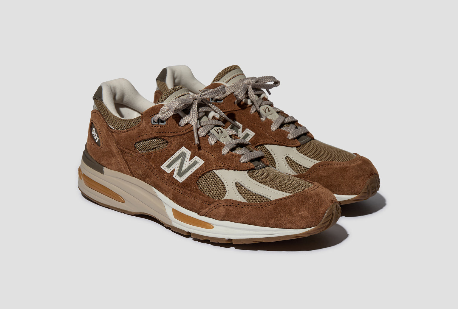 MADE IN UK 991V2 - CARAMEL CAFE/DIJON U991GB2