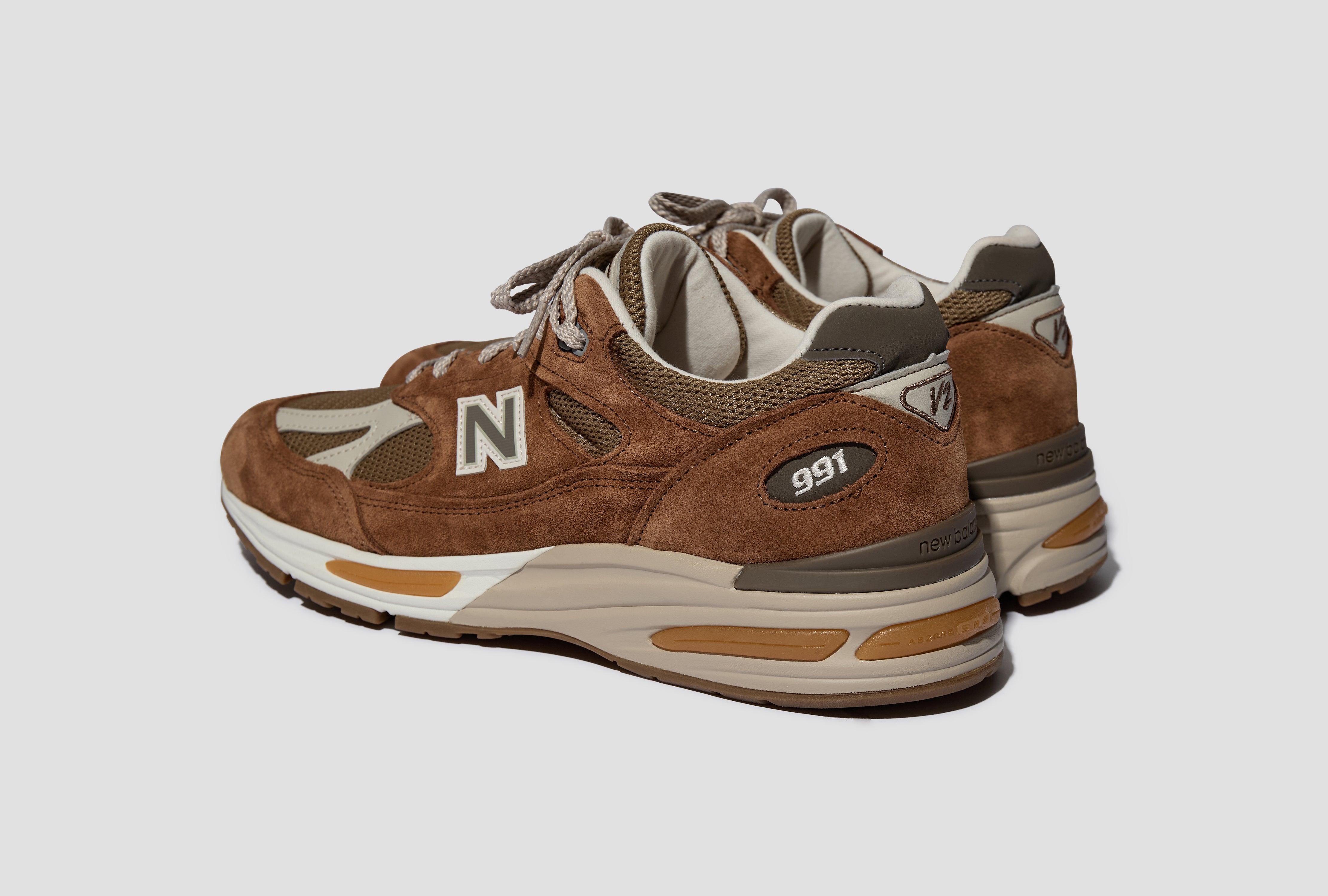 MADE IN UK 991V2 - CARAMEL CAFE/DIJON U991GB2