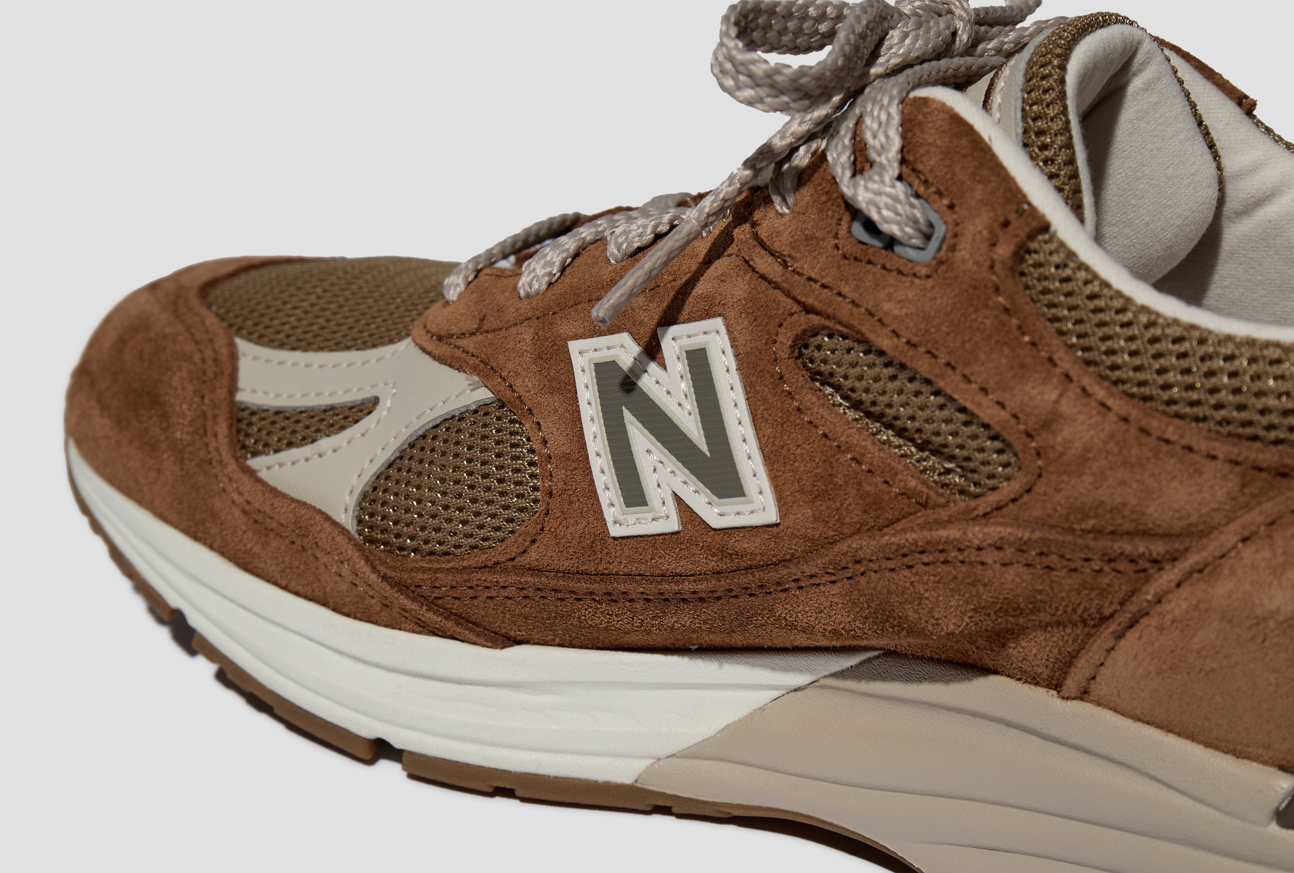 MADE IN UK 991V2 - CARAMEL CAFE/DIJON U991GB2