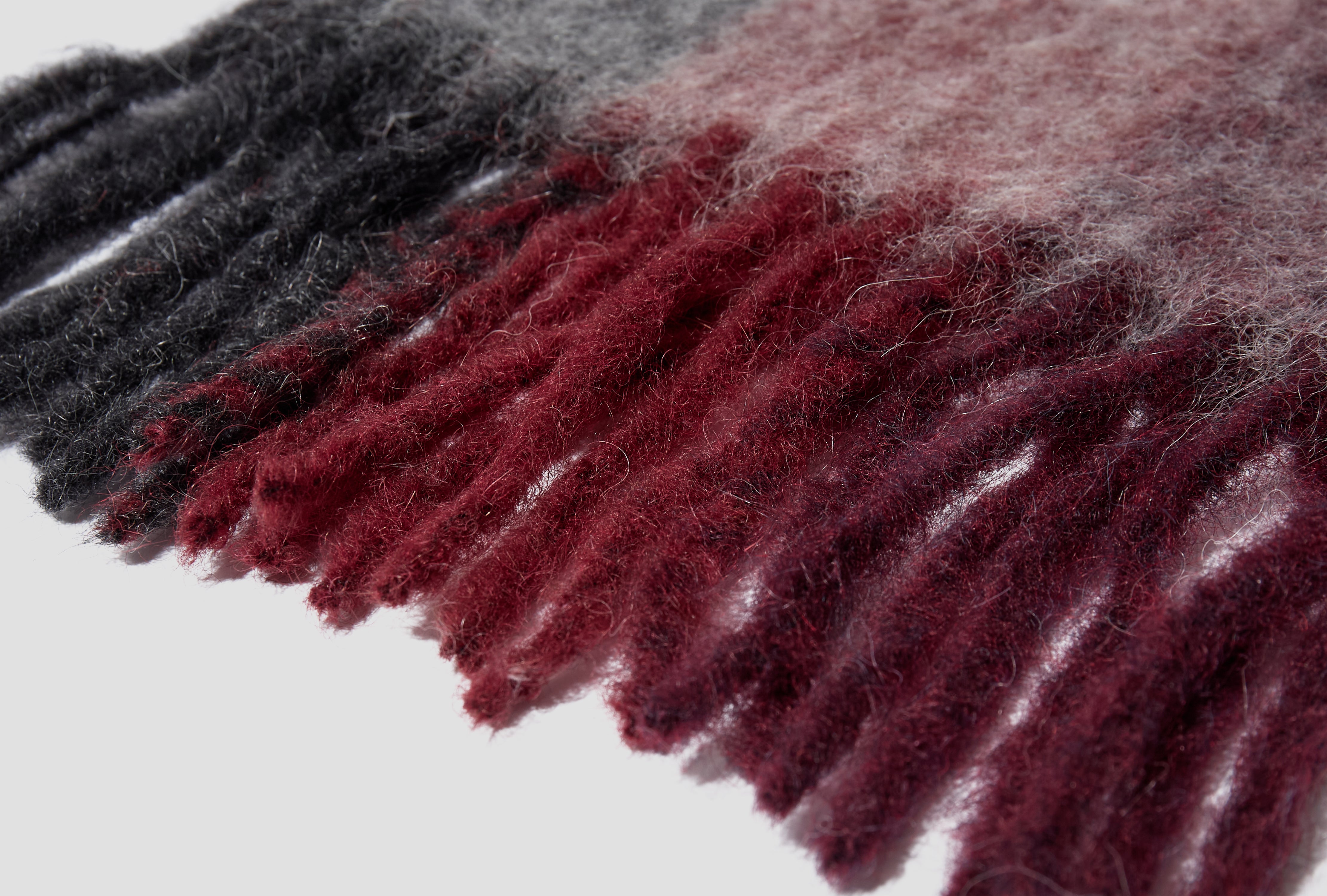 VALLY - RED/BLACK CA0084