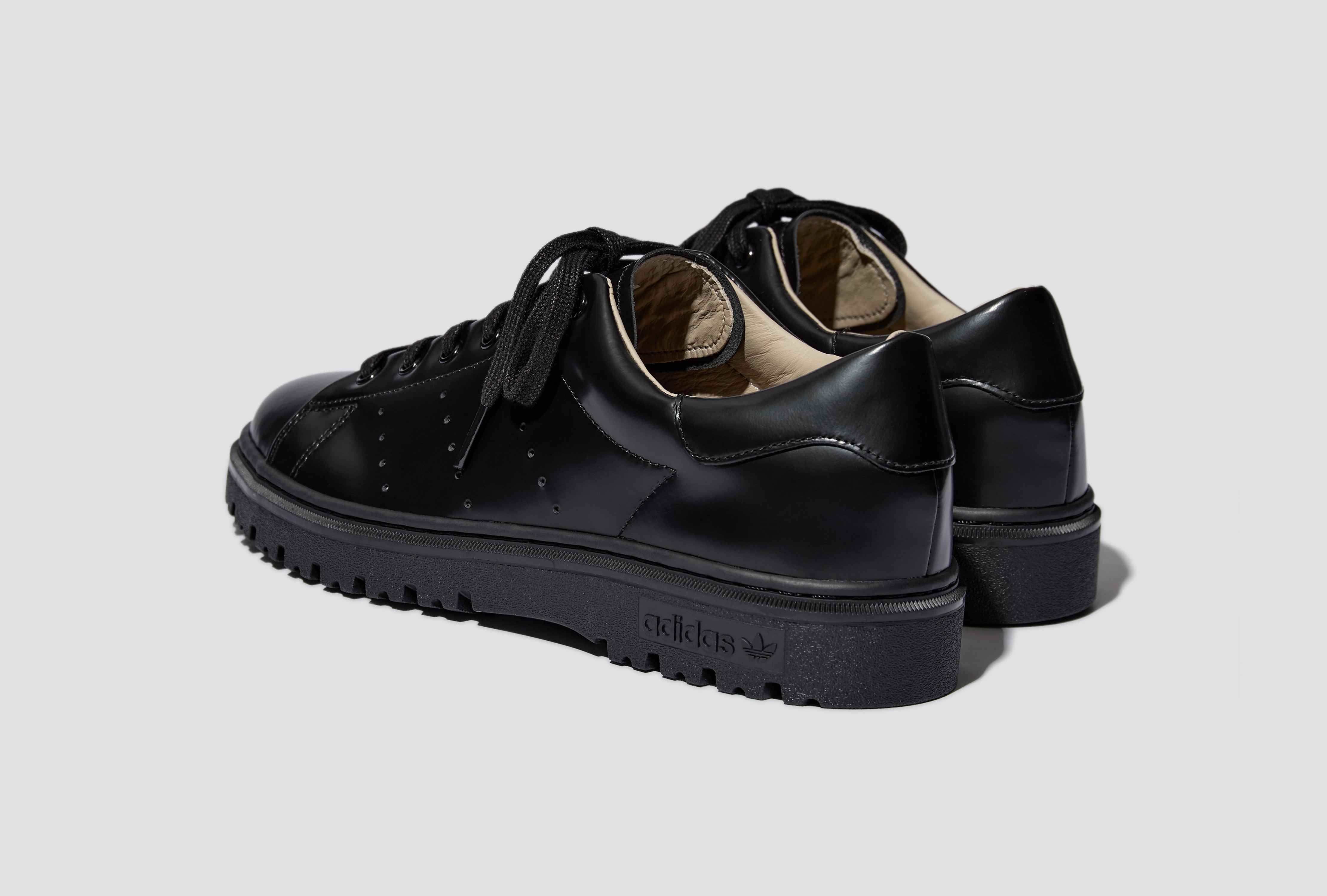 STAN SMITH FREIZEIT - CBLACK / CBLACK / WONBEI JQ5838