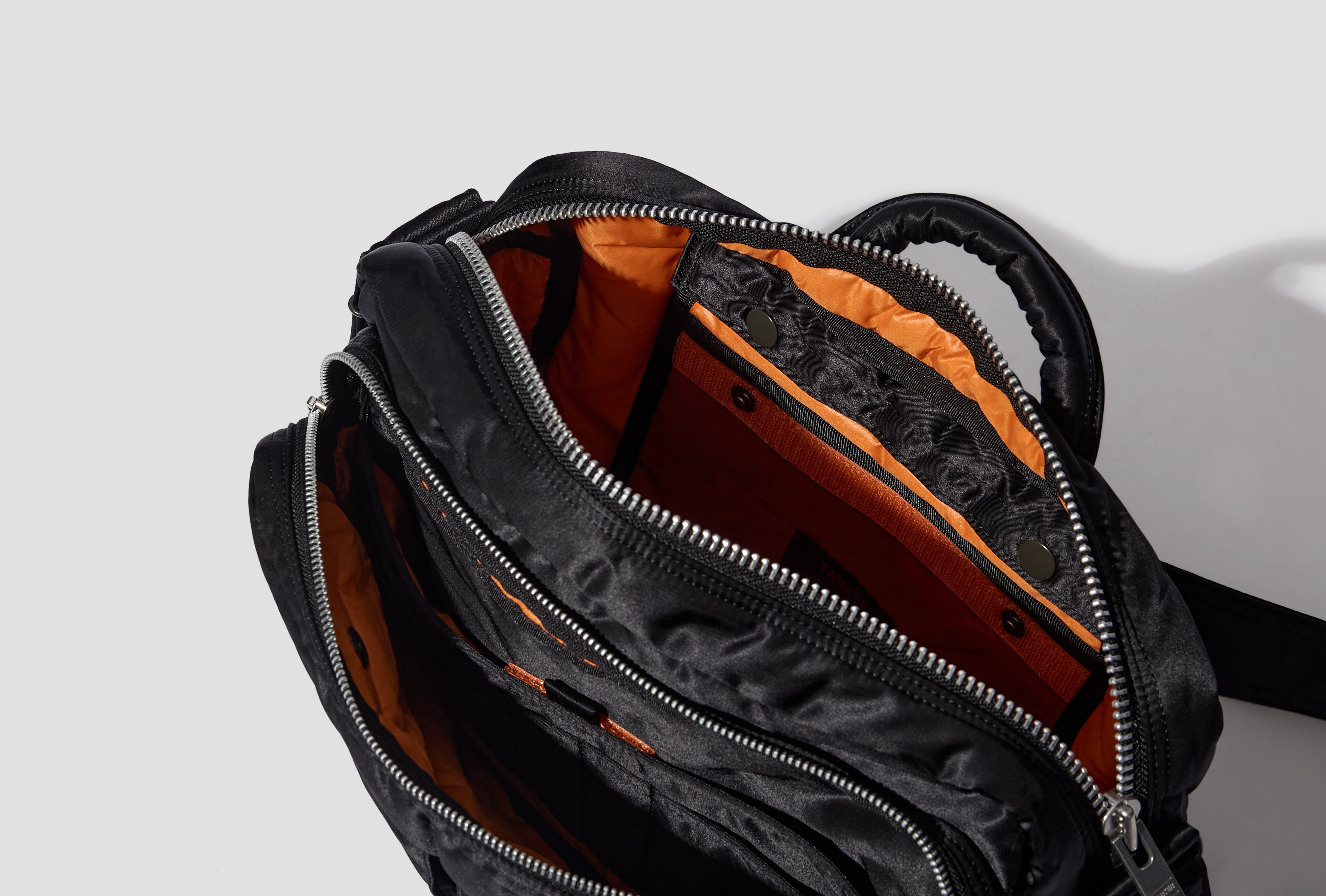 TANKER - SLING BAG W ZIP (XL) 622-15153 Black