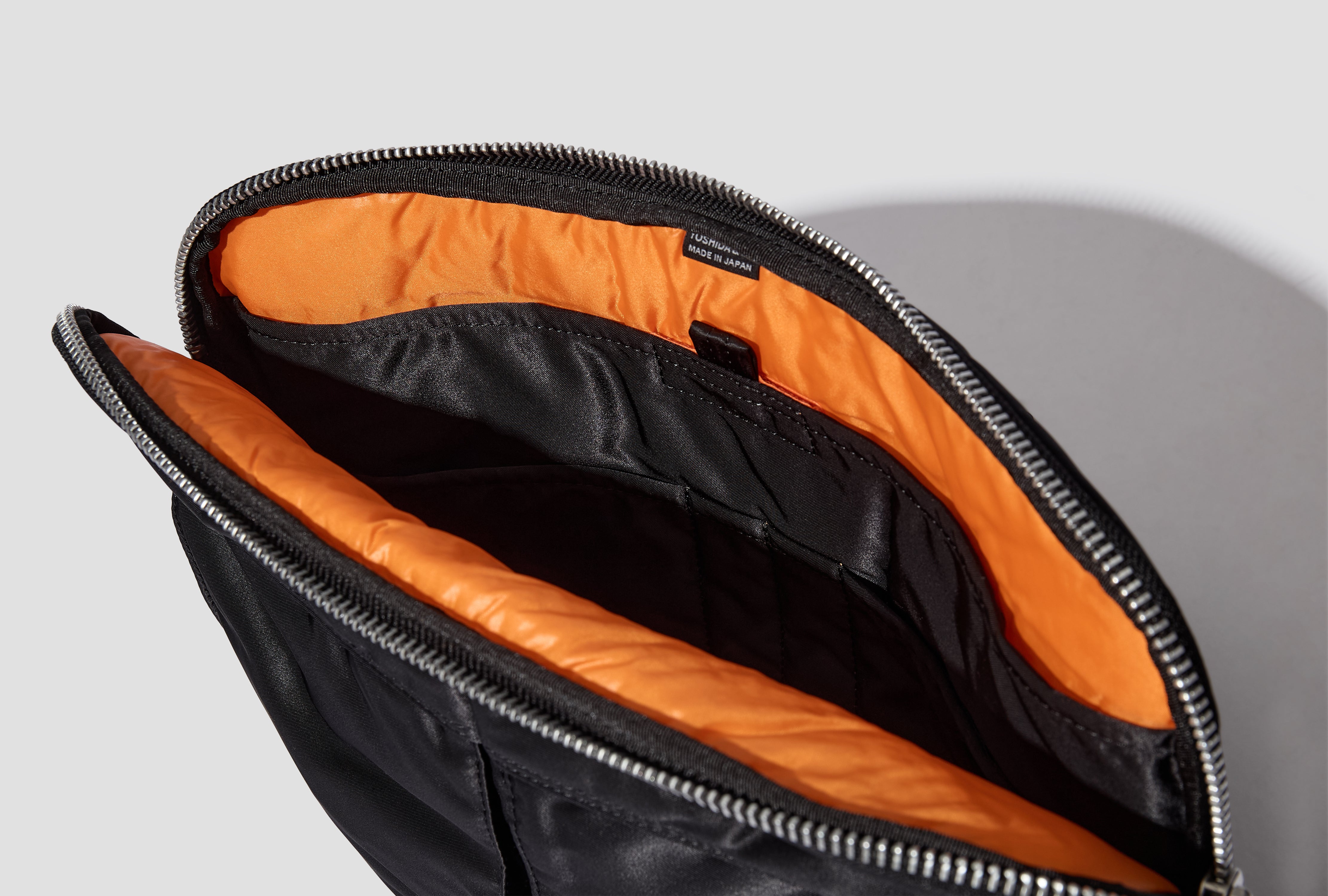 TANKER - DOCUMENT CASE 622-19557 Black