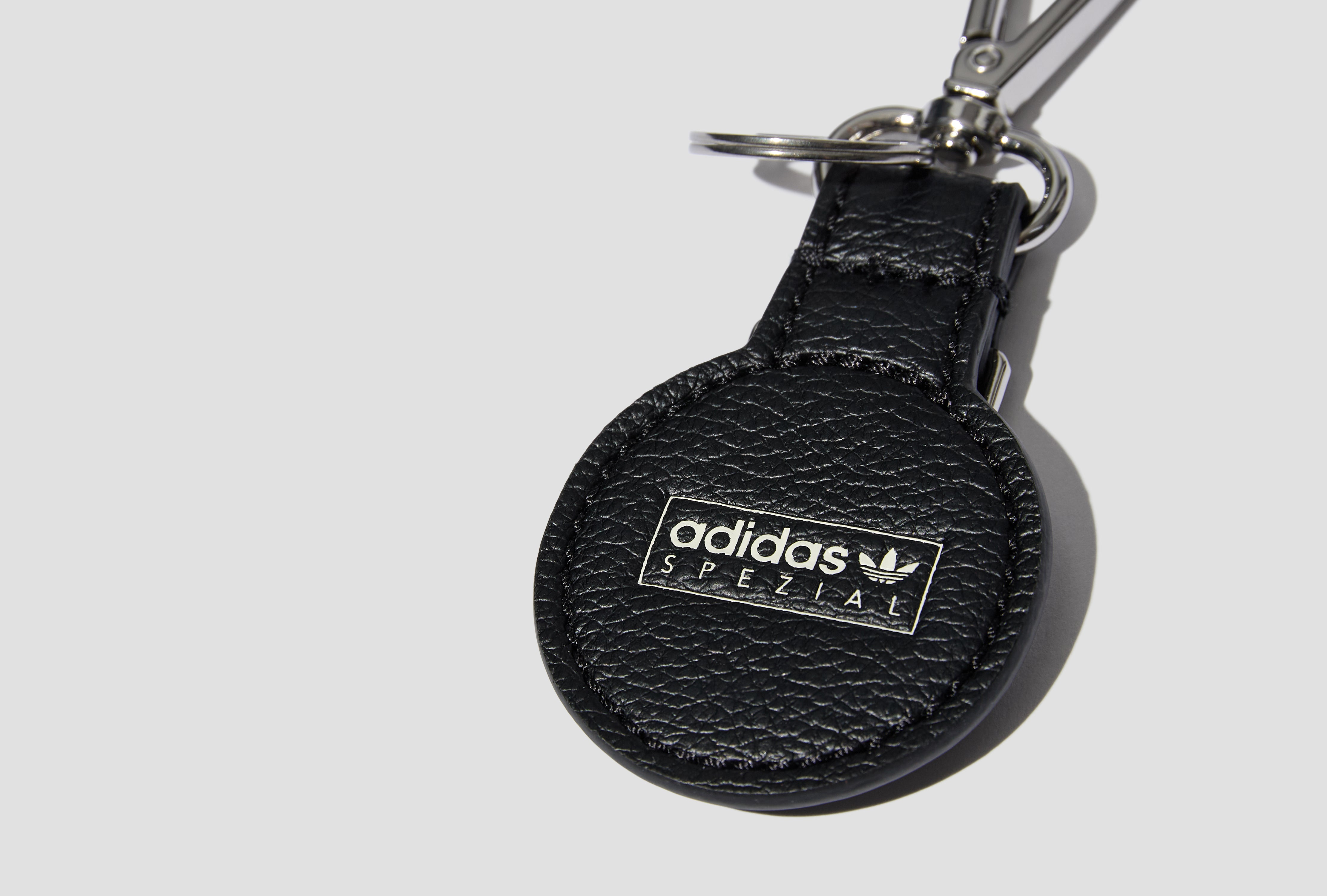 MOD TREFOIL SPZL KEYRING - BLACK KB0638