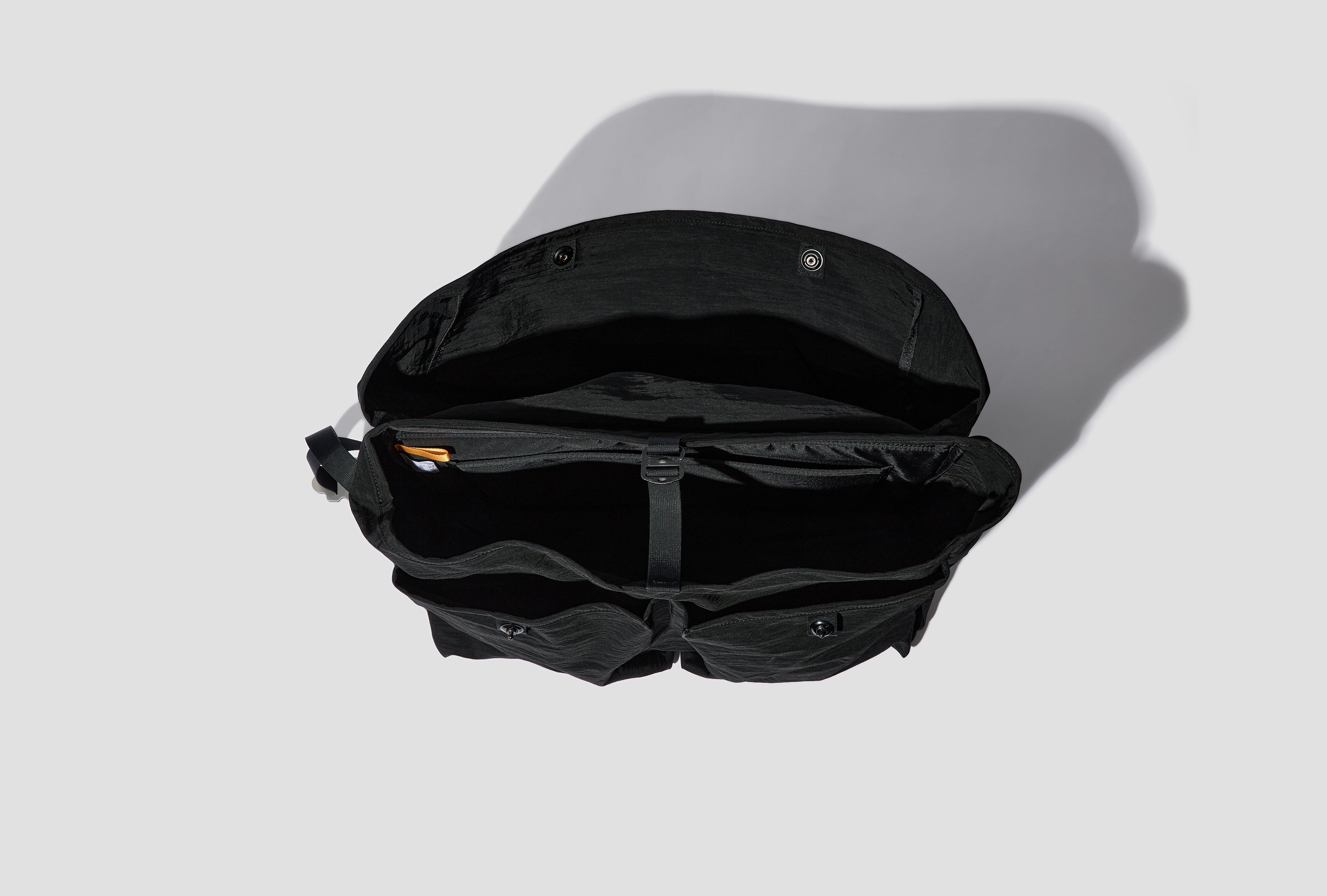 SNAP MESSENGER - BLACK NYLON R0G2B