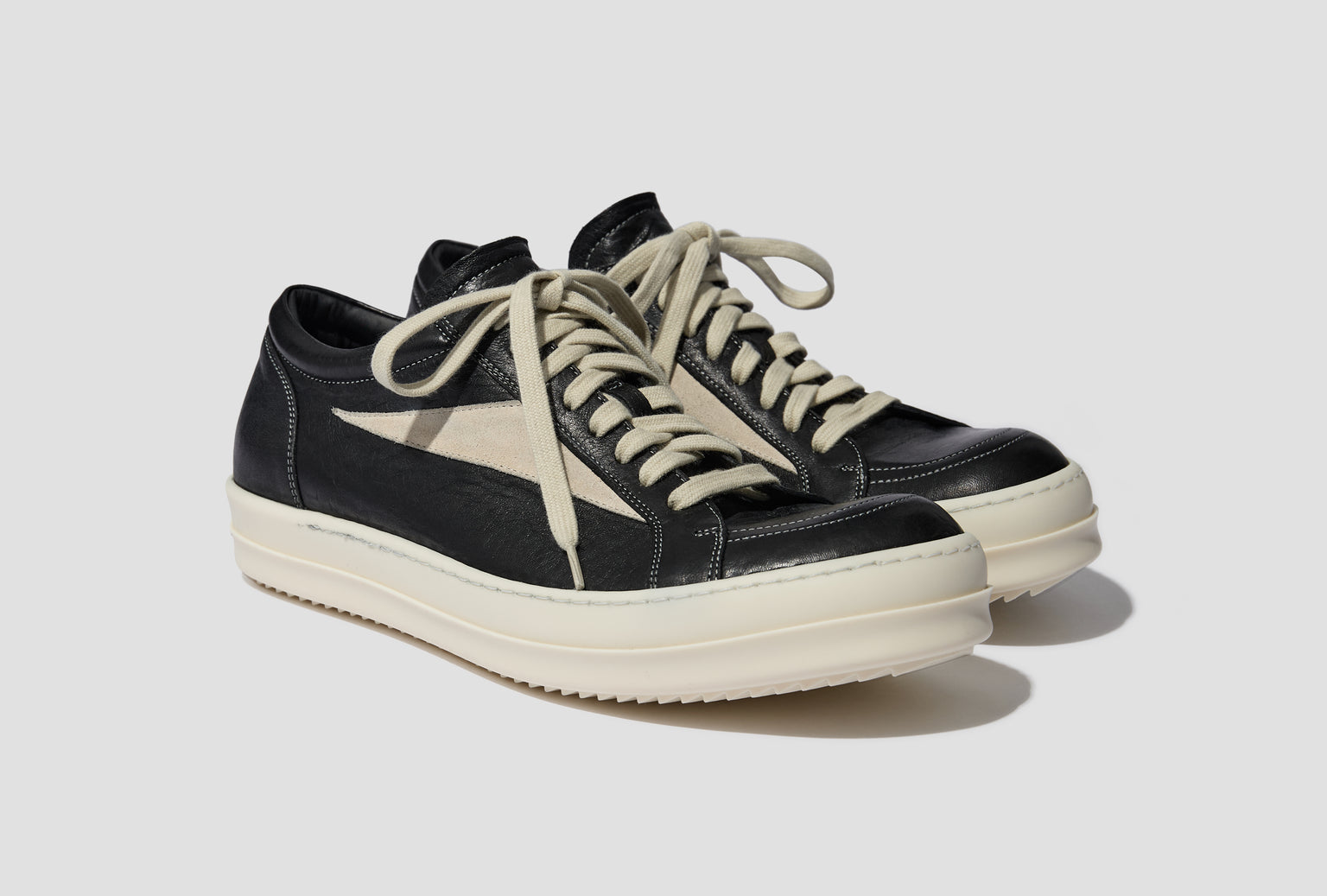 VINTAGE SNEAKS - TUMBLED LAMB AND SUEDE LEATHER / BLACK/MILK/MILK RU01F2897 LBELVS