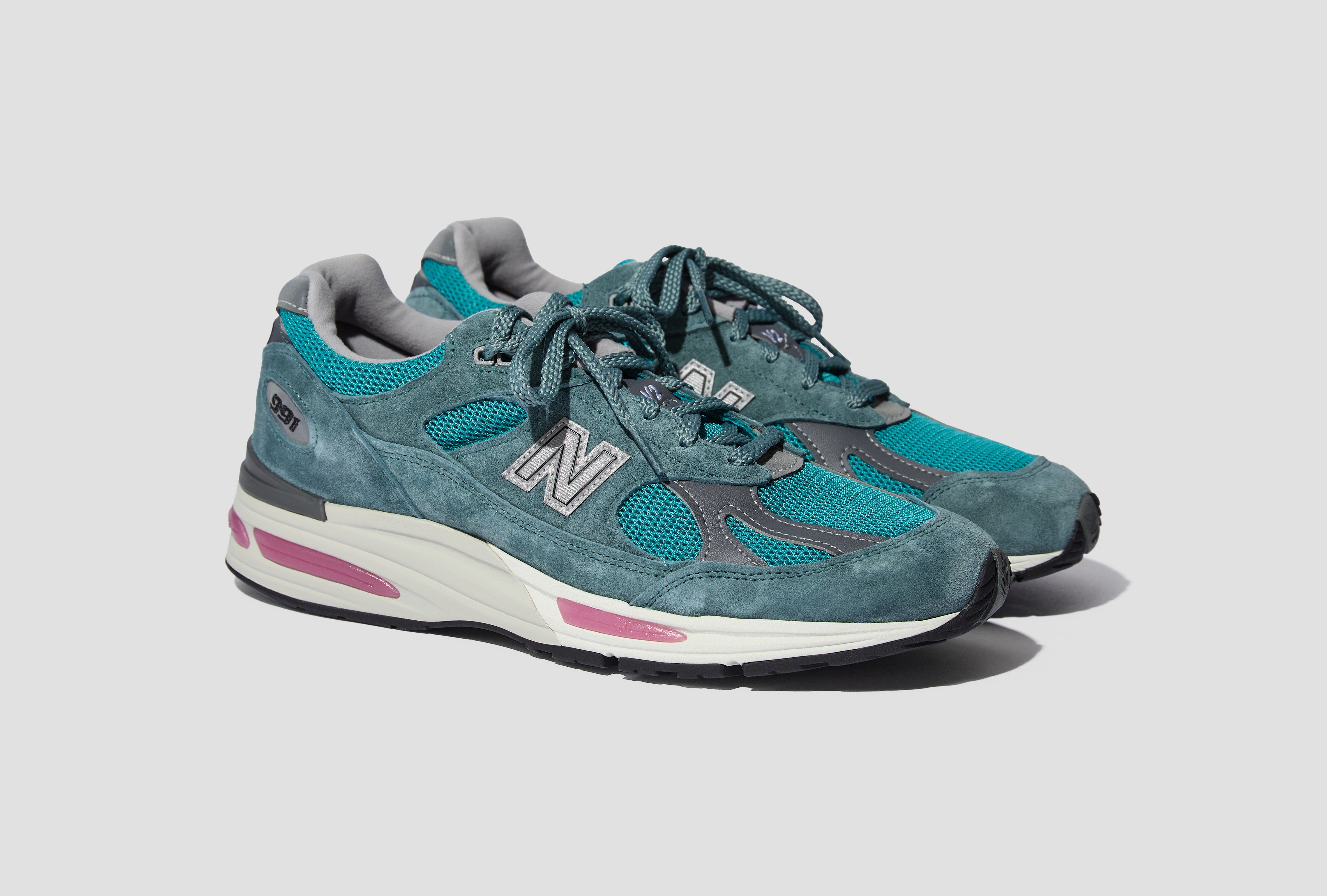 MADE IN UK 991V2 - PORCELAIN GREEN / TROOPER / SILVER U991TT2