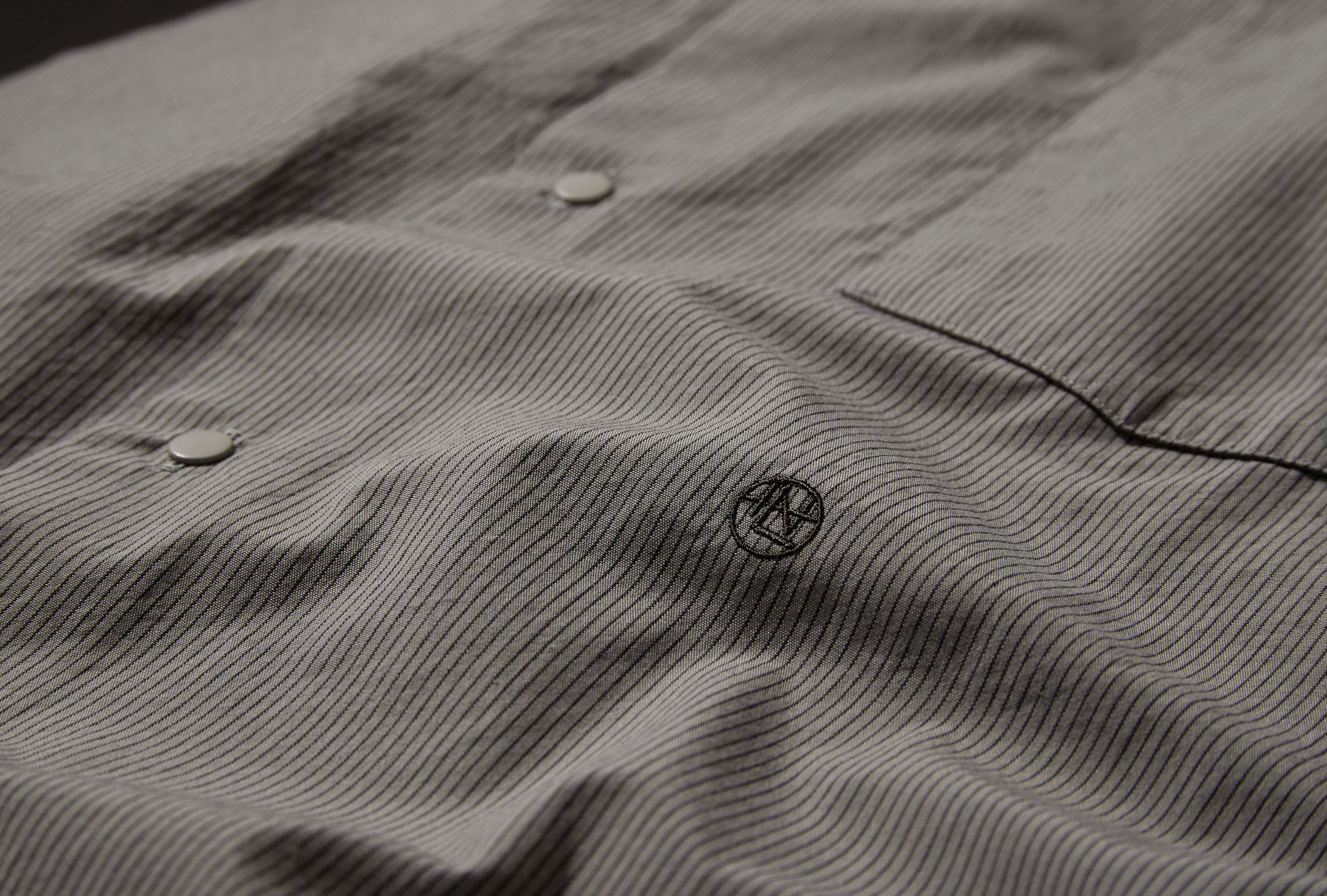 REGULAR COLLAR STRIPED WIND SHIRT S26FG062E Grey