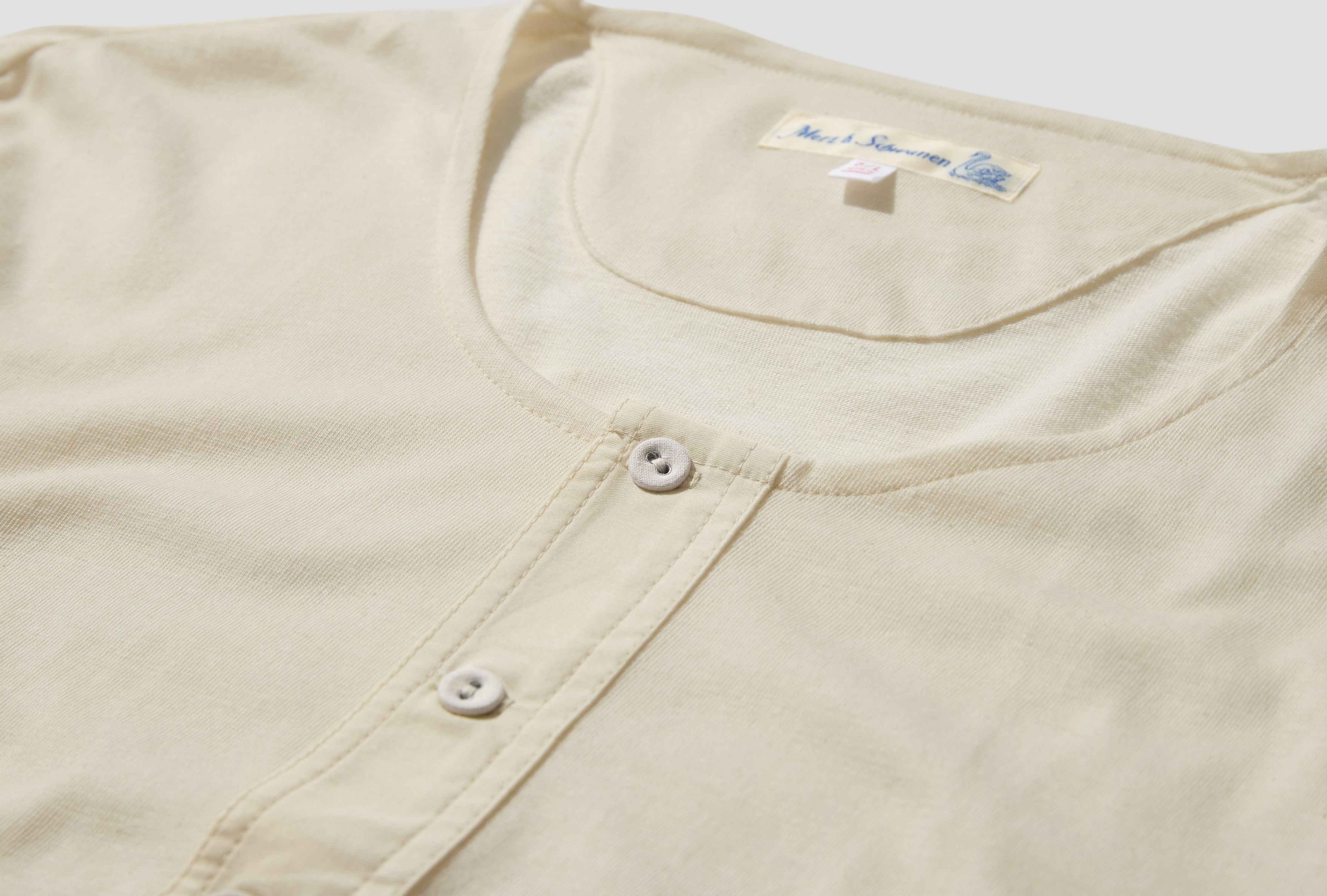 102 LOOPWHEELED MACO-IMIT LONG SLEEVE HENLEY - 4,6OZ/SQ.YD / CLASSIC FIT Off white