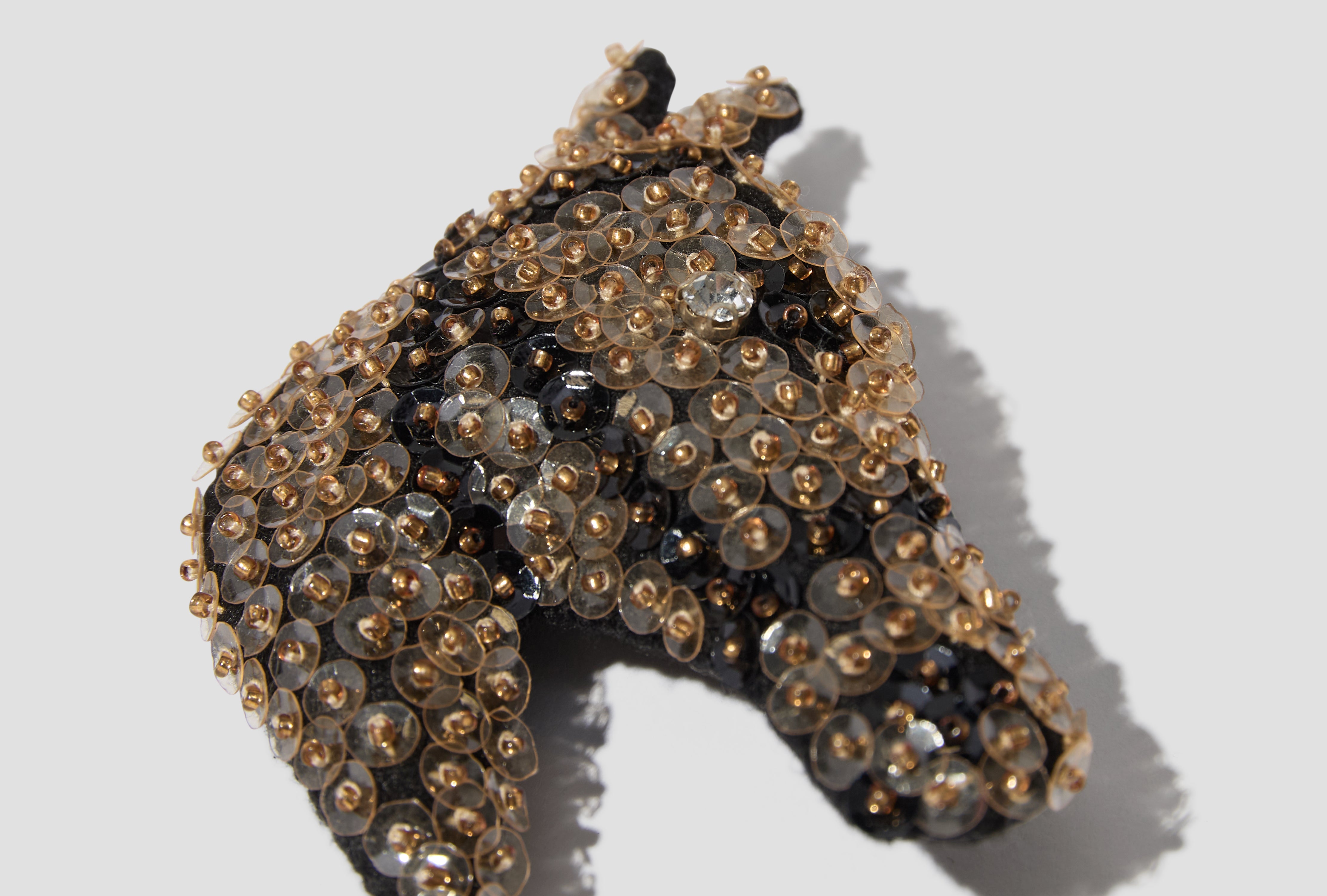 SEQUIN PONY BROOCH MRF26AC012 Brown