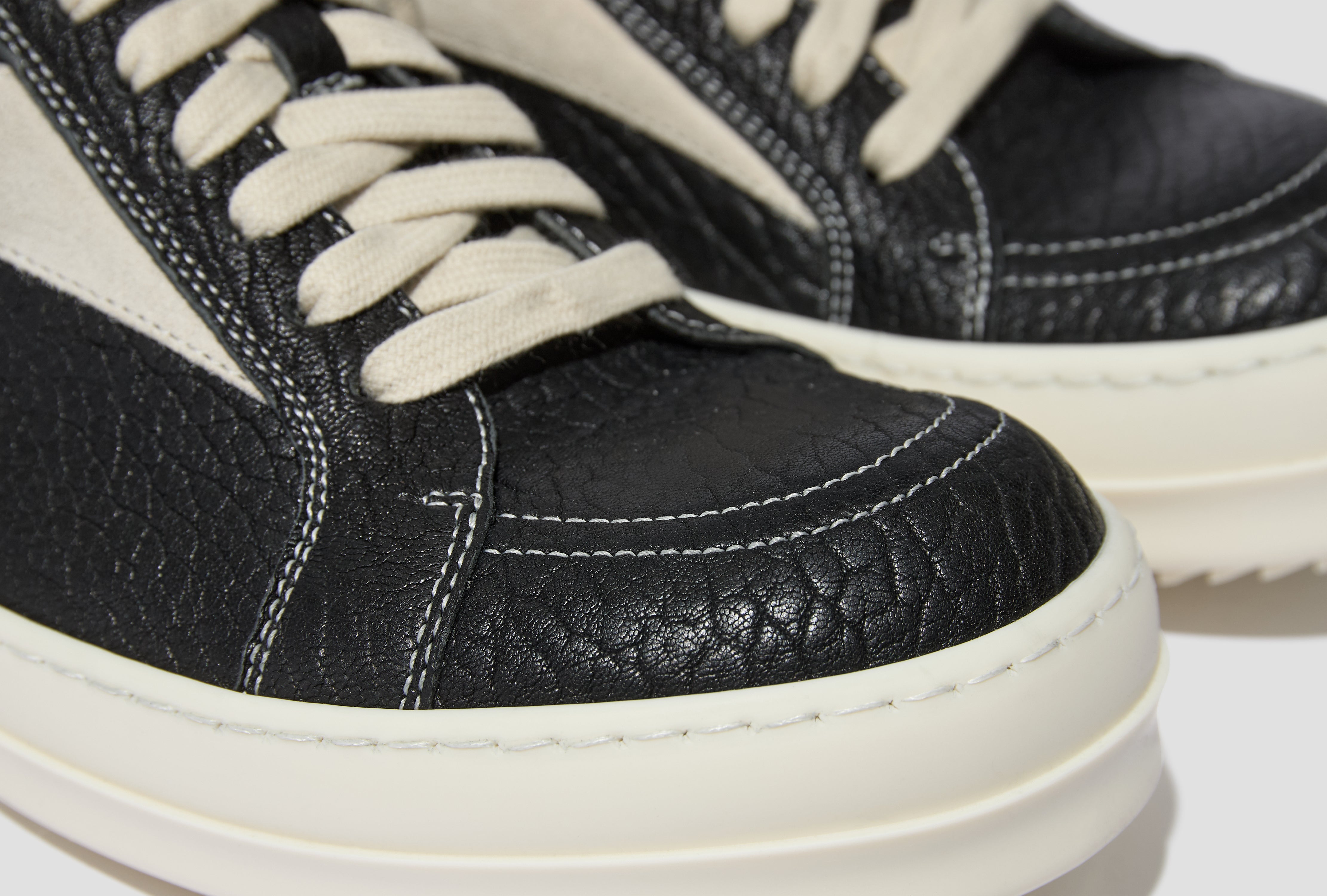 VINTAGE SNEAKS - BUBBLE LAMB AND SUEDE LEATHER / BLACK/MILK/MILK RU02F4897 LBBLVS