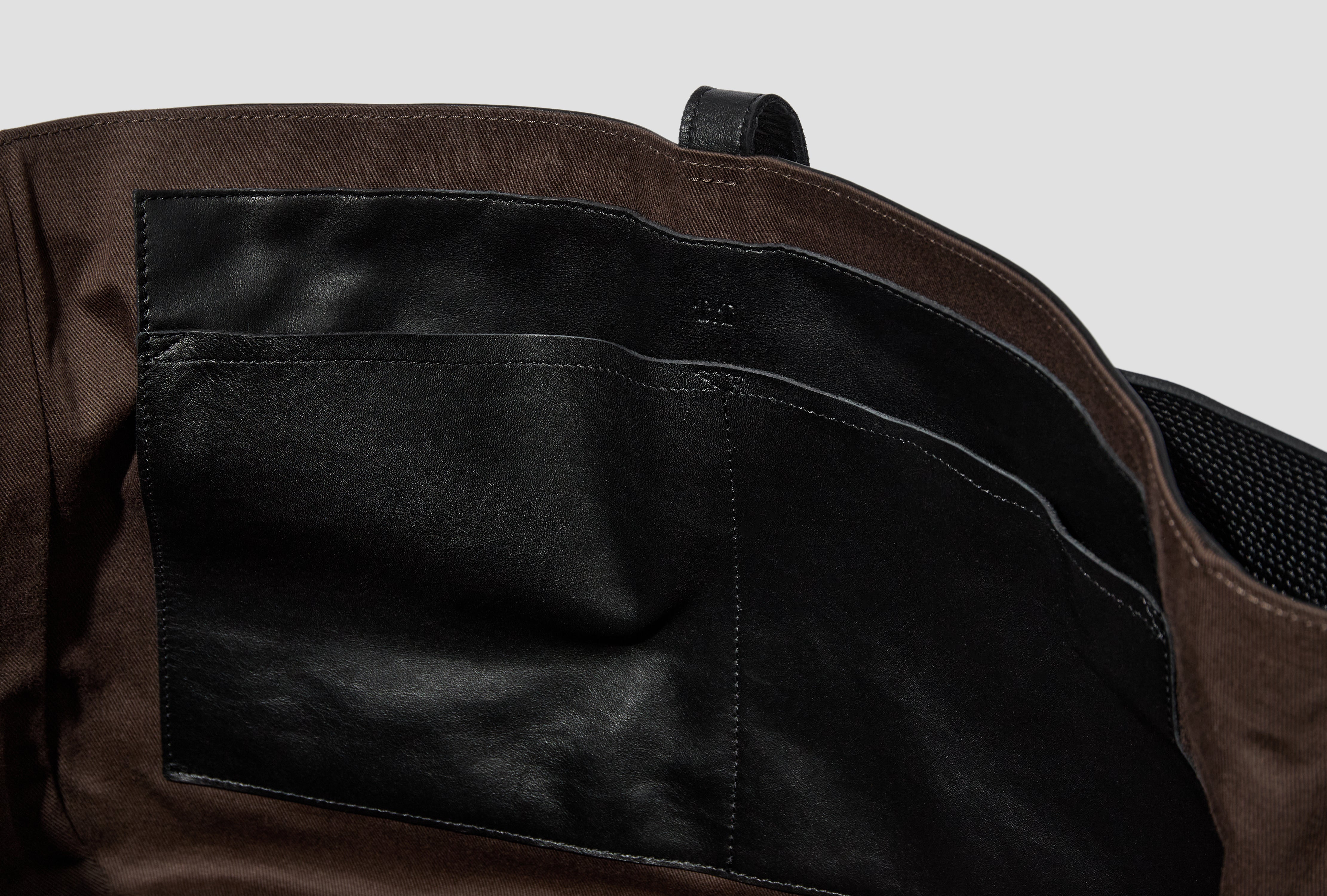 LOT.004 NEWSBOY BAG - BLACK CALF LEATHER TTCORE004