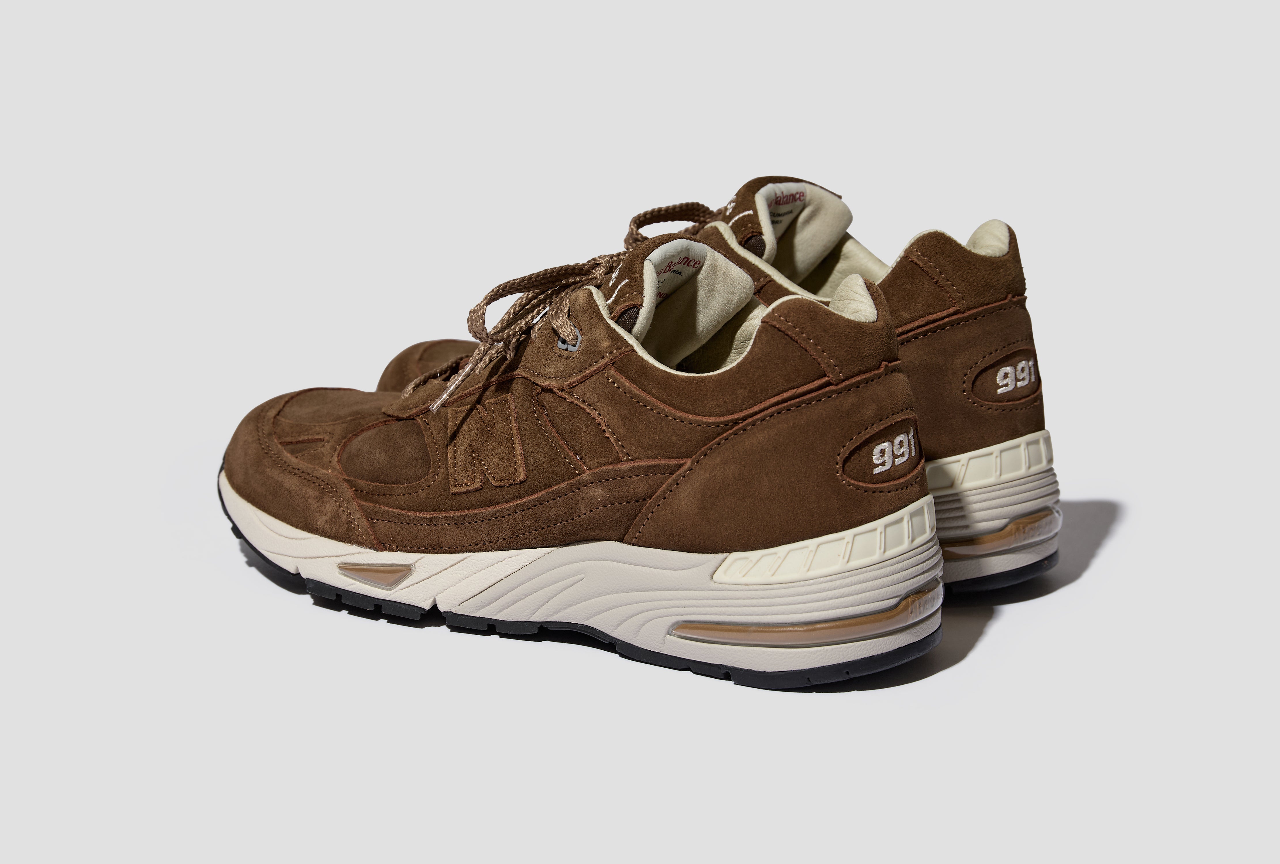 MADE IN UK 991V1 - COCOA / CASTLE WALL M991BR1