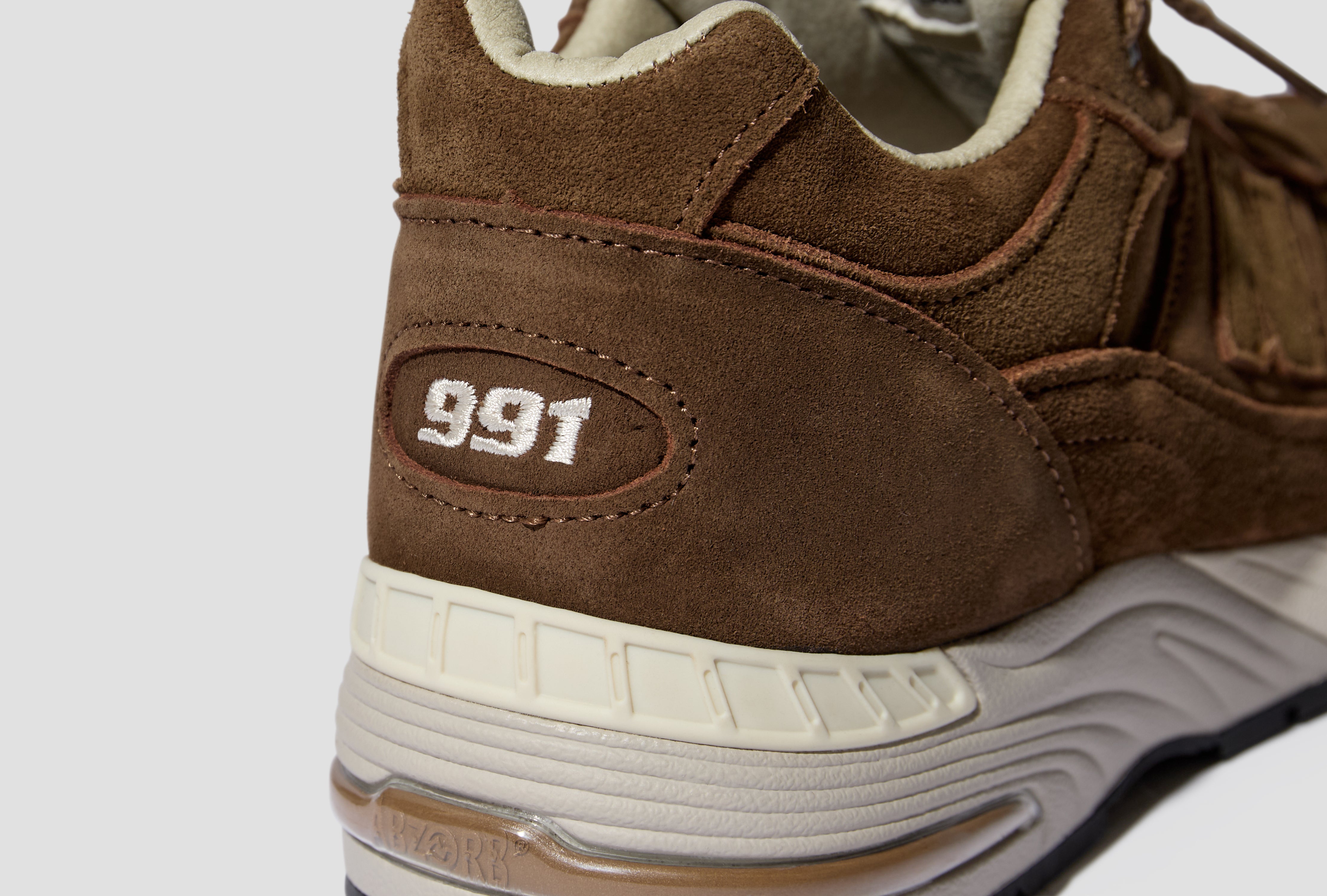 MADE IN UK 991V1 - COCOA / CASTLE WALL M991BR1