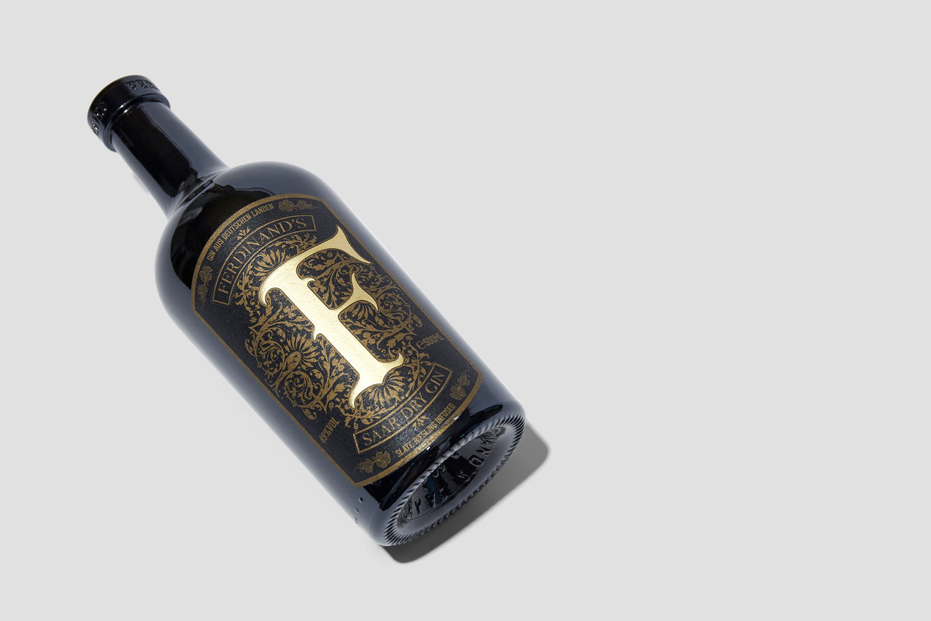 SAAR DRY GIN GOLDCAP 49% 500 ML.