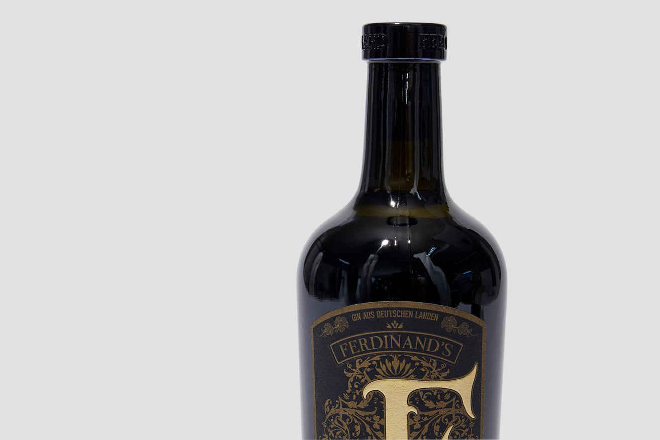 SAAR DRY GIN GOLDCAP 49% 500 ML.