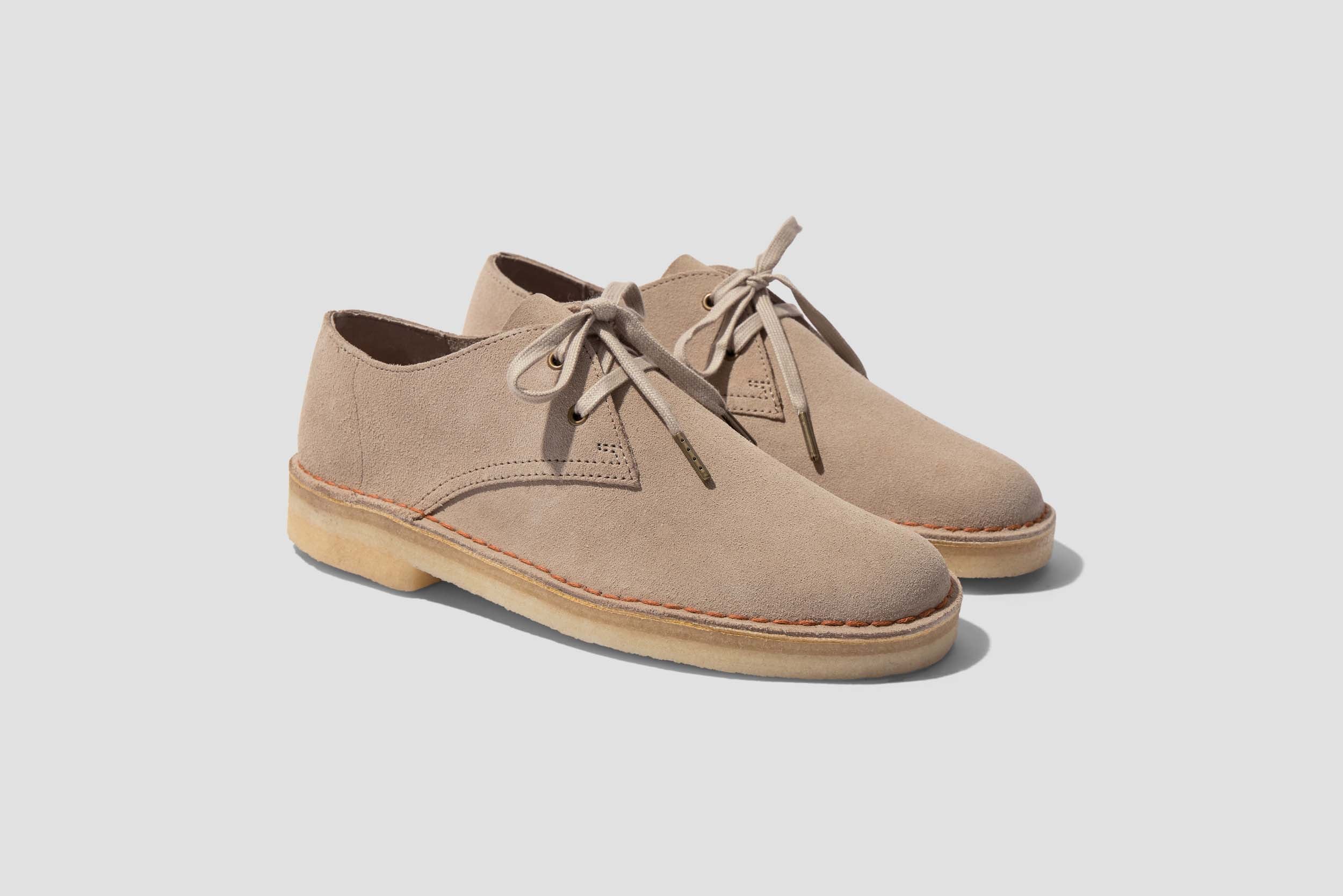 CLARKS ORIGINALS SHOES DESERT KHAN SAND SUEDE 26156485 Beige – HARRESØ