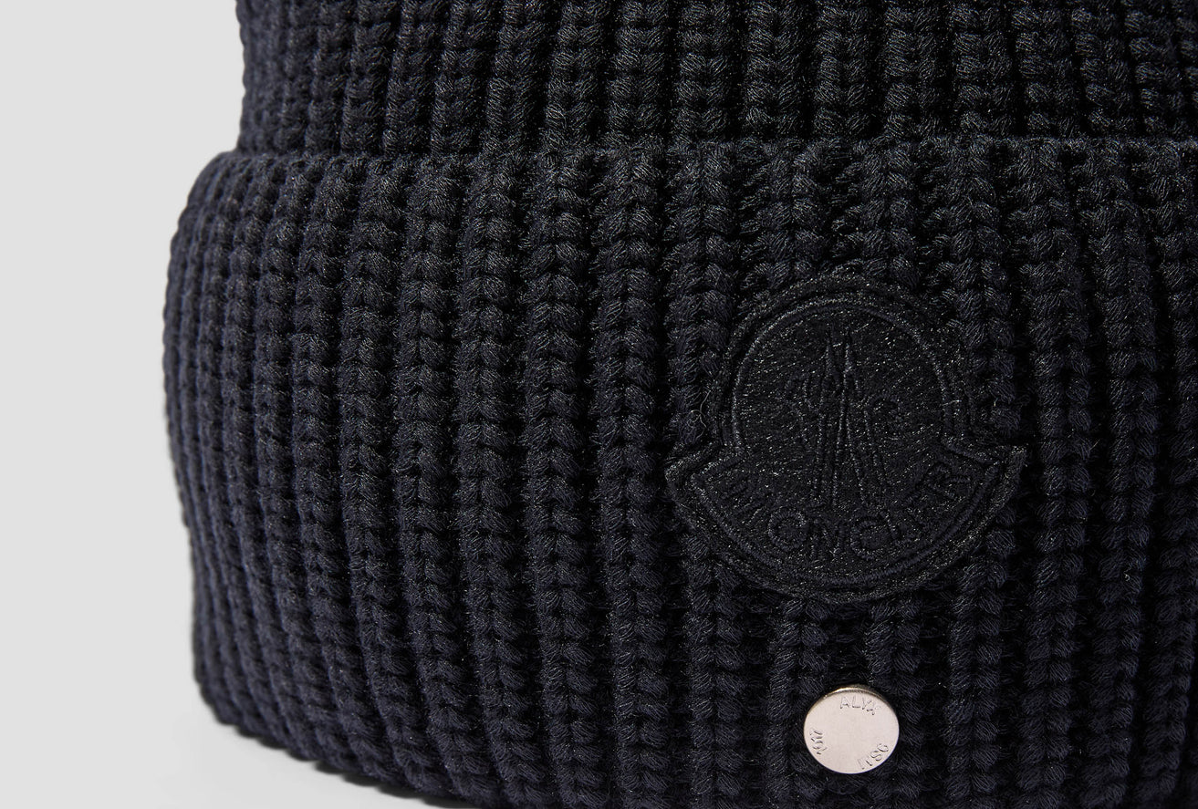 6 MONCLER 1017 ALYX 9SM - LOGO BEANIE G2 09Y 3B000 03 M1334 Black