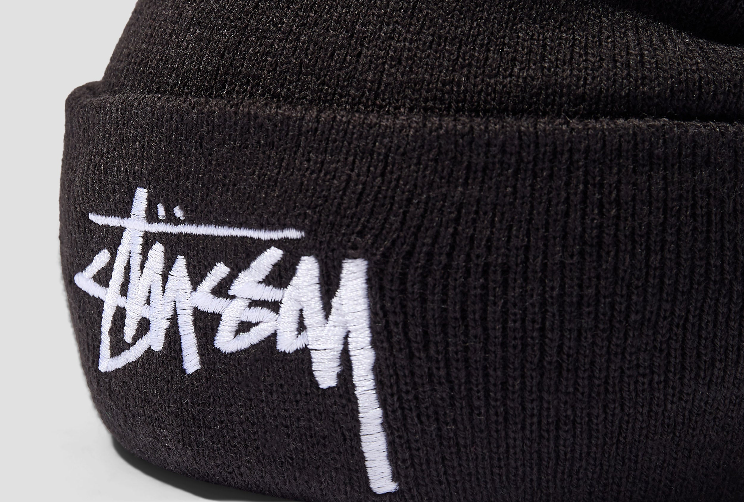 Stussy big stock discount cuff beanie black