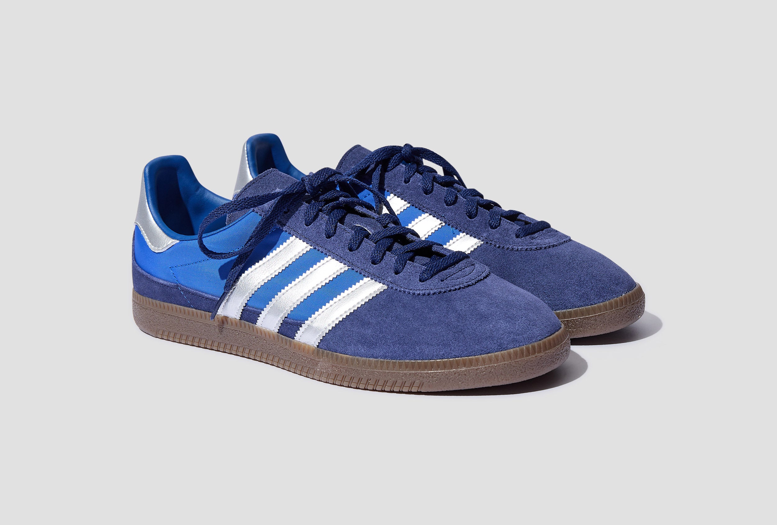 Universal cheap adidas originals