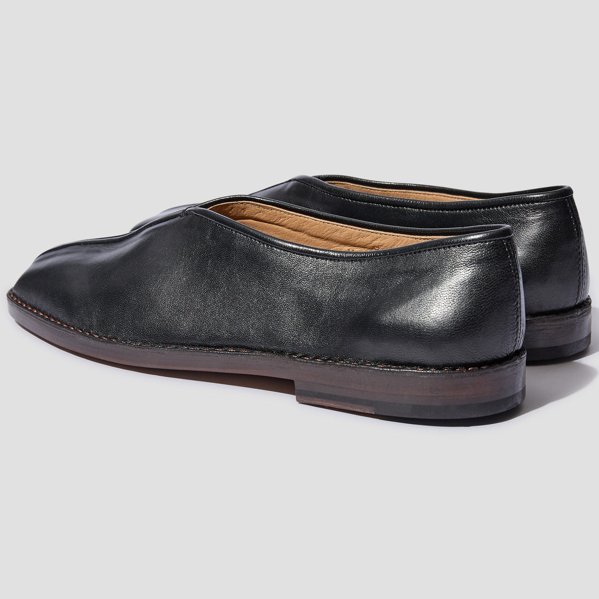 LEMAIRE FLAT PIPED SLIPPERS - SHINY NAPPA LEATHER FO0007 LL0023 Black ...