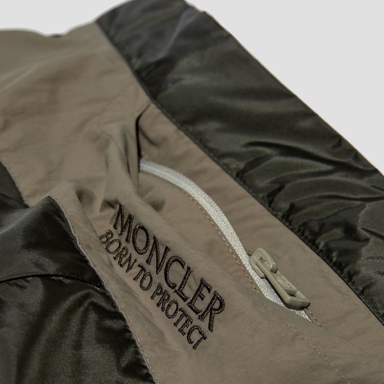 MONCLER BORN TO PROTECT / DEDICATED PROJECT - SHORTS I1 091 2B000 15 539ZD Green